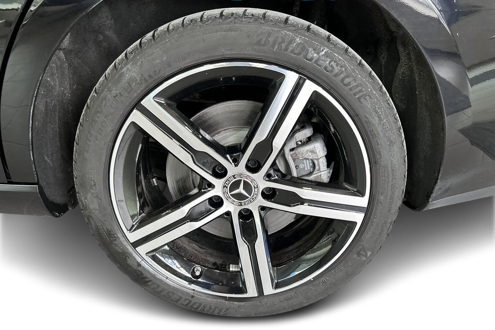 Mercedes-Benz CLA iso kuva 13