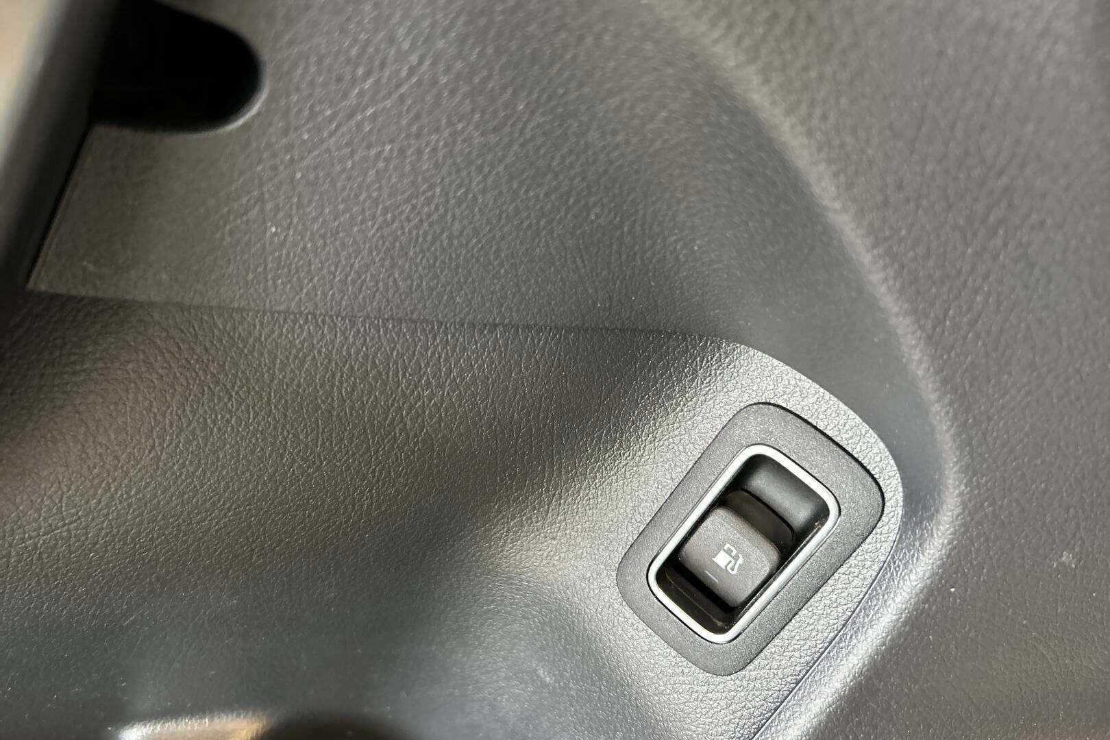 Mercedes-Benz CLA iso kuva 15