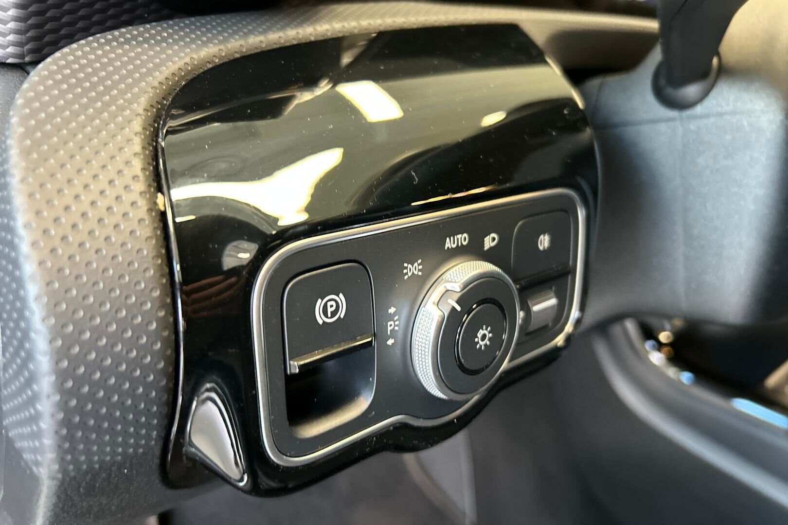 Mercedes-Benz CLA iso kuva 16