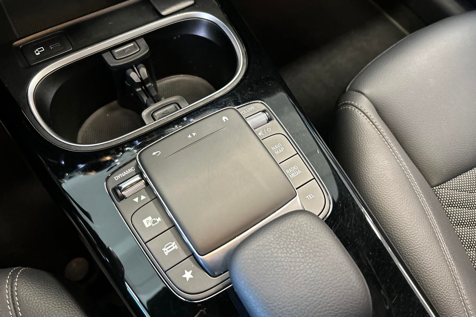 Mercedes-Benz CLA iso kuva 17