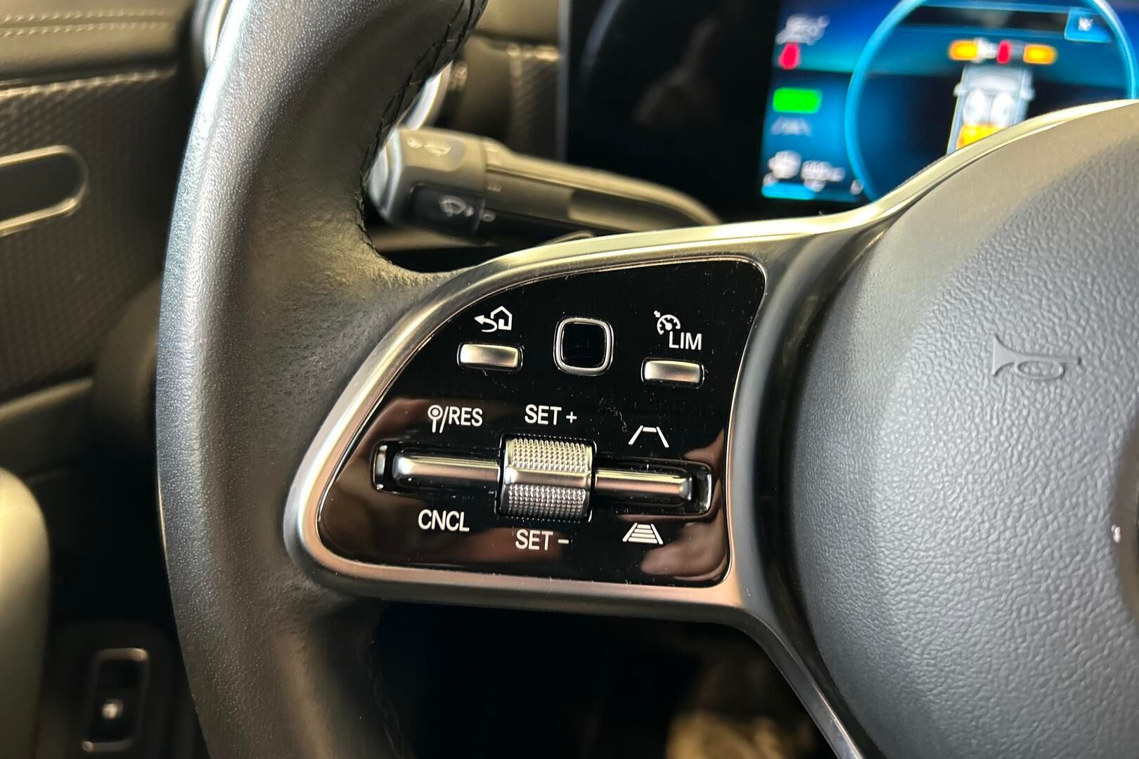 Mercedes-Benz CLA iso kuva 22