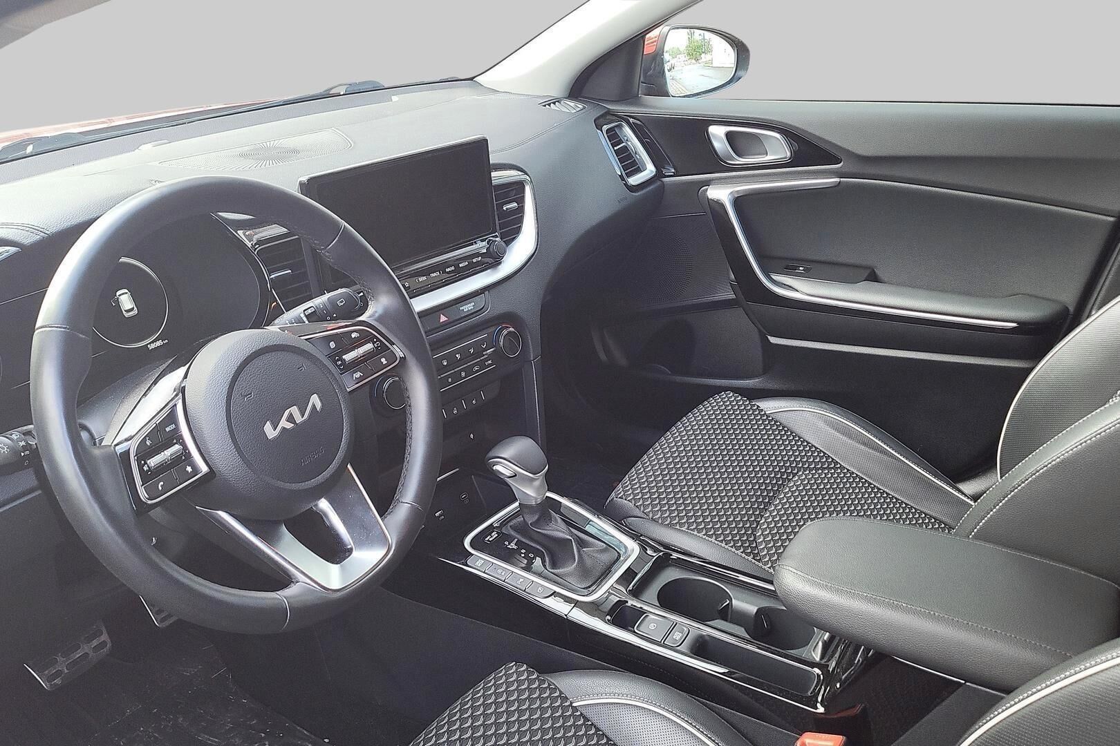 Kia Ceed iso kuva 1