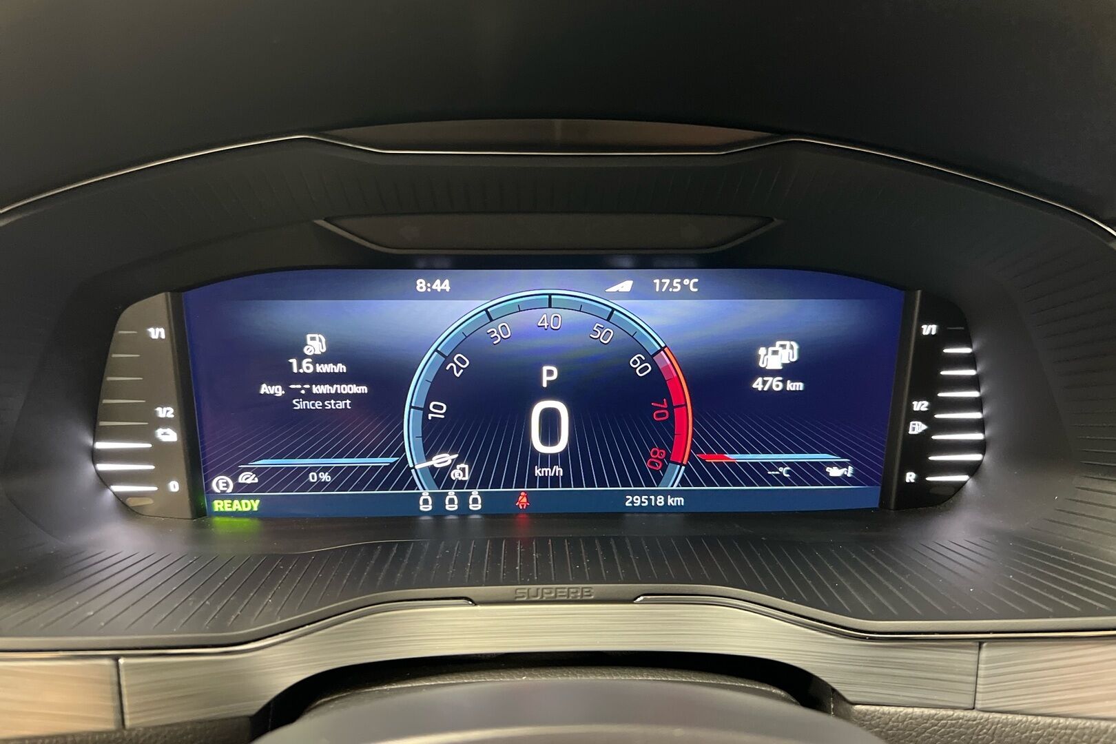 Skoda Superb iso kuva 11