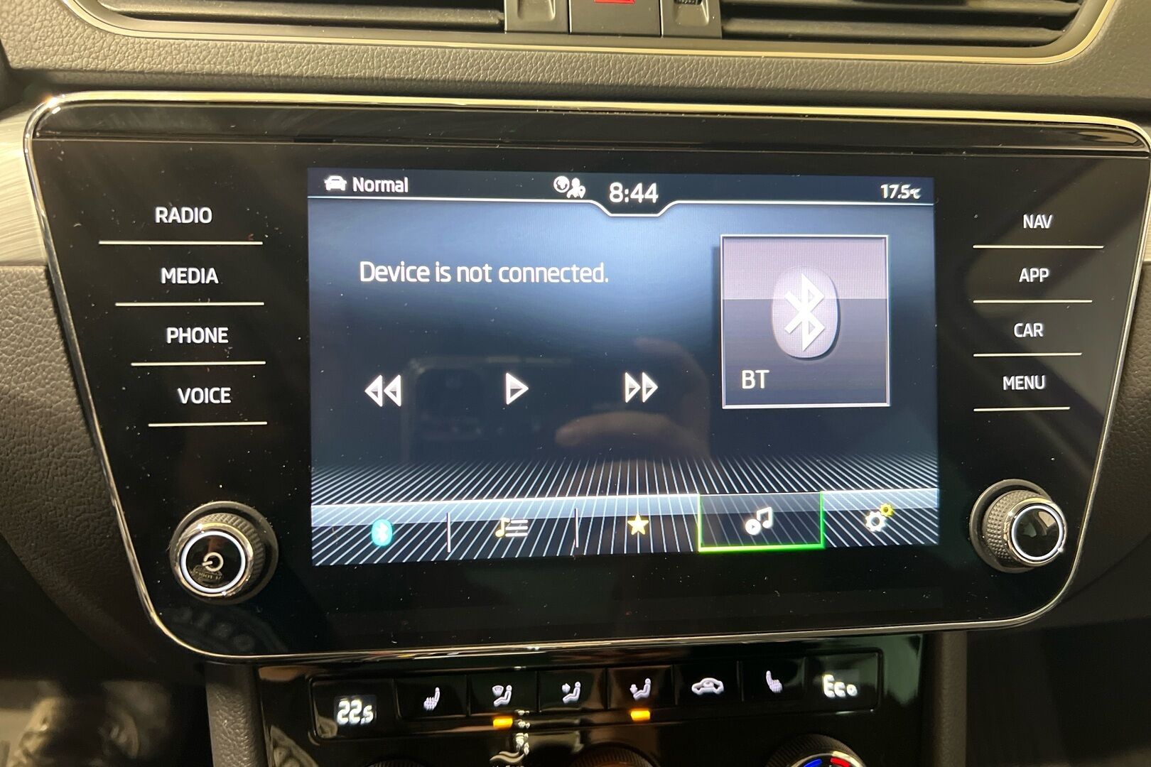 Skoda Superb iso kuva 12