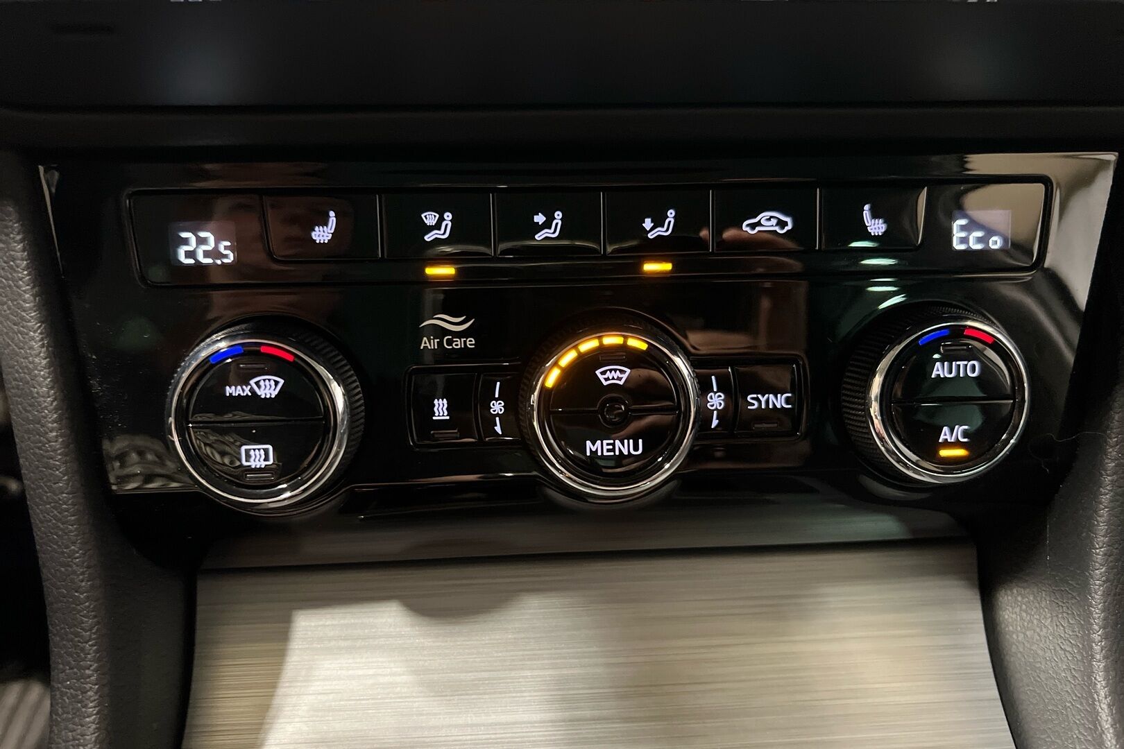 Skoda Superb iso kuva 13