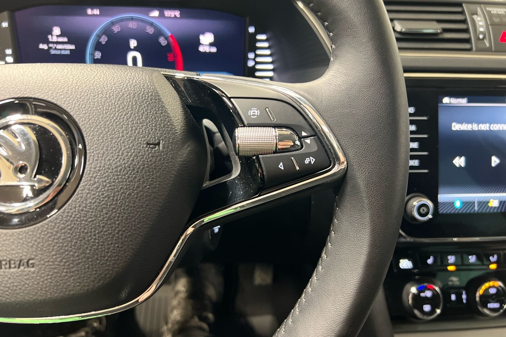 Skoda Superb iso kuva 15