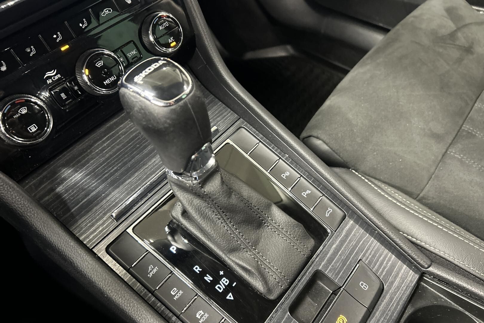 Skoda Superb iso kuva 6