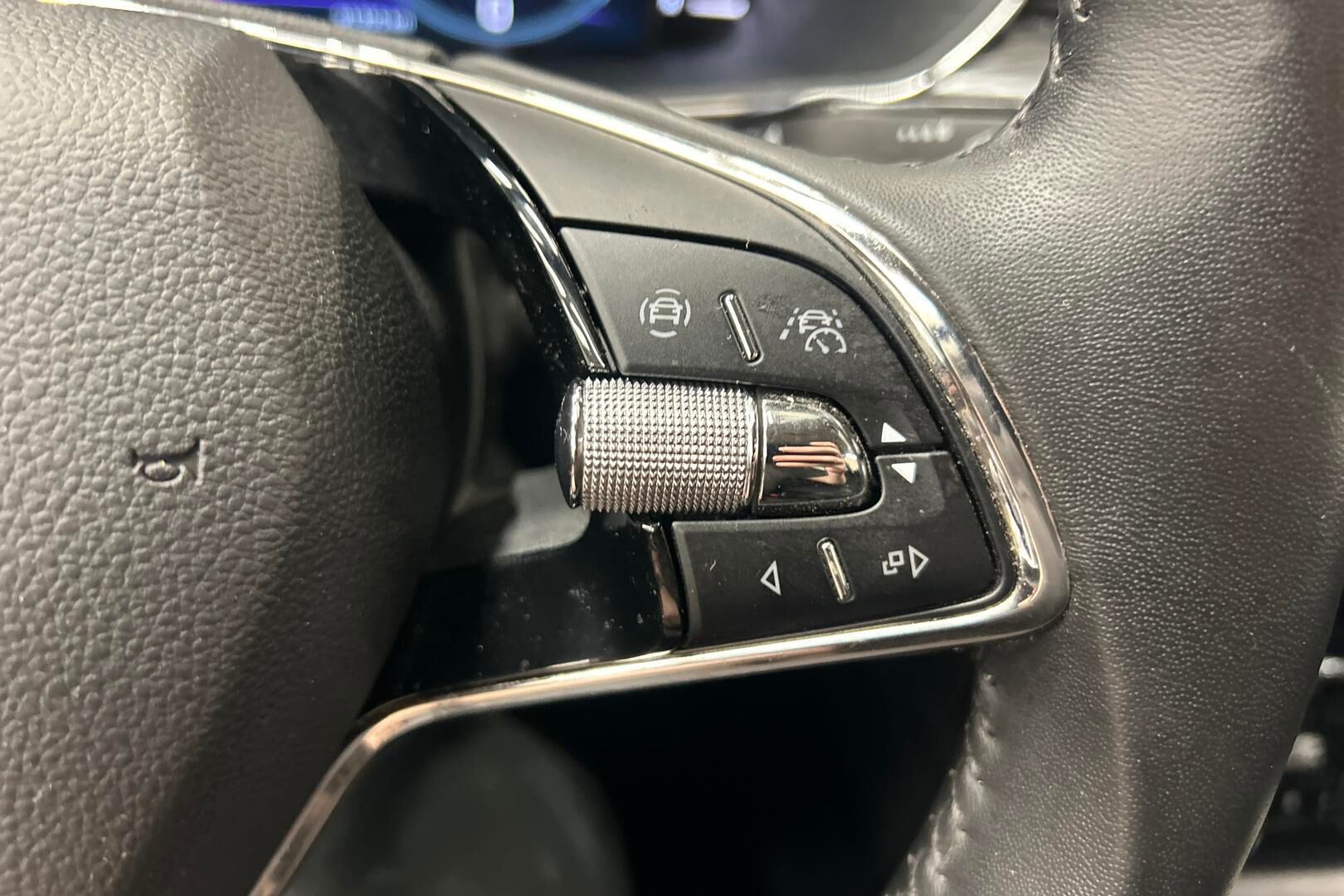 Skoda Superb iso kuva 17