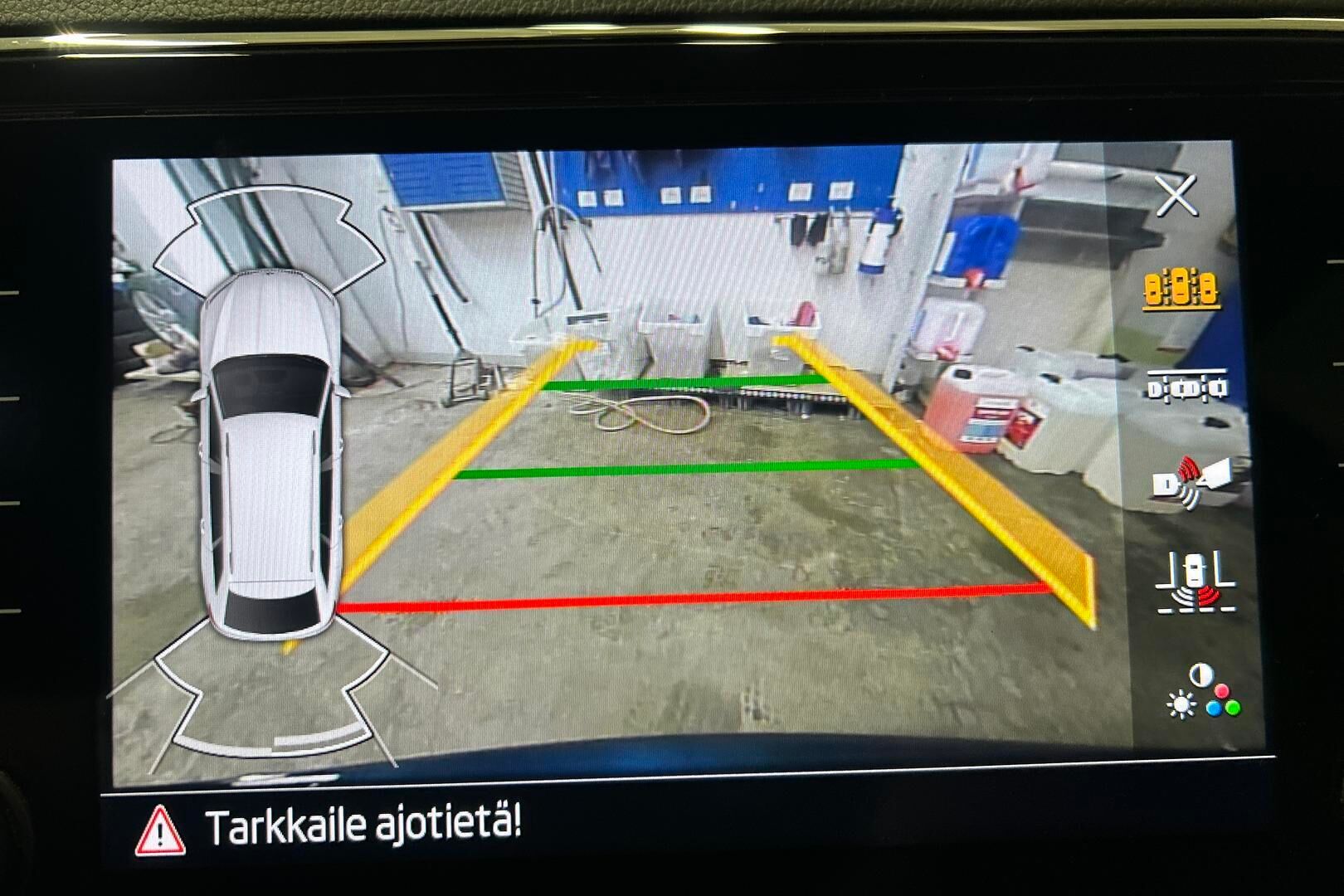 Skoda Superb iso kuva 18