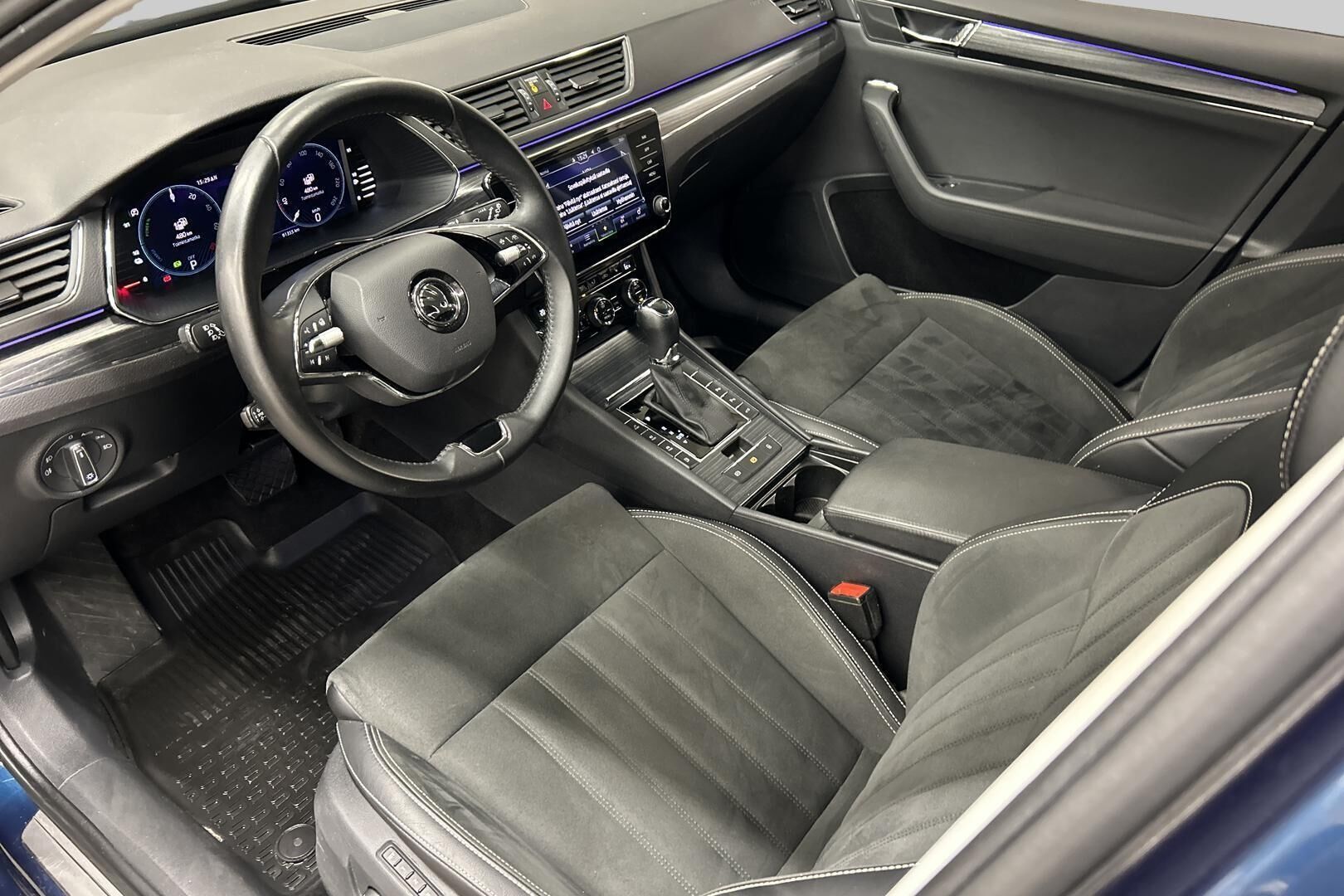 Skoda Superb iso kuva 14