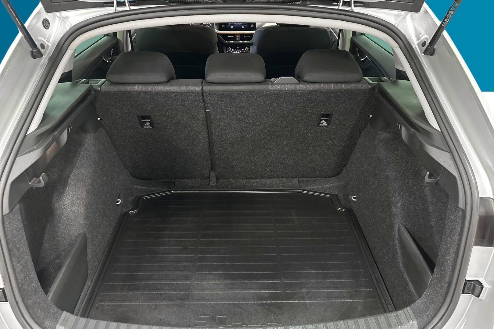 Skoda Scala iso kuva 12