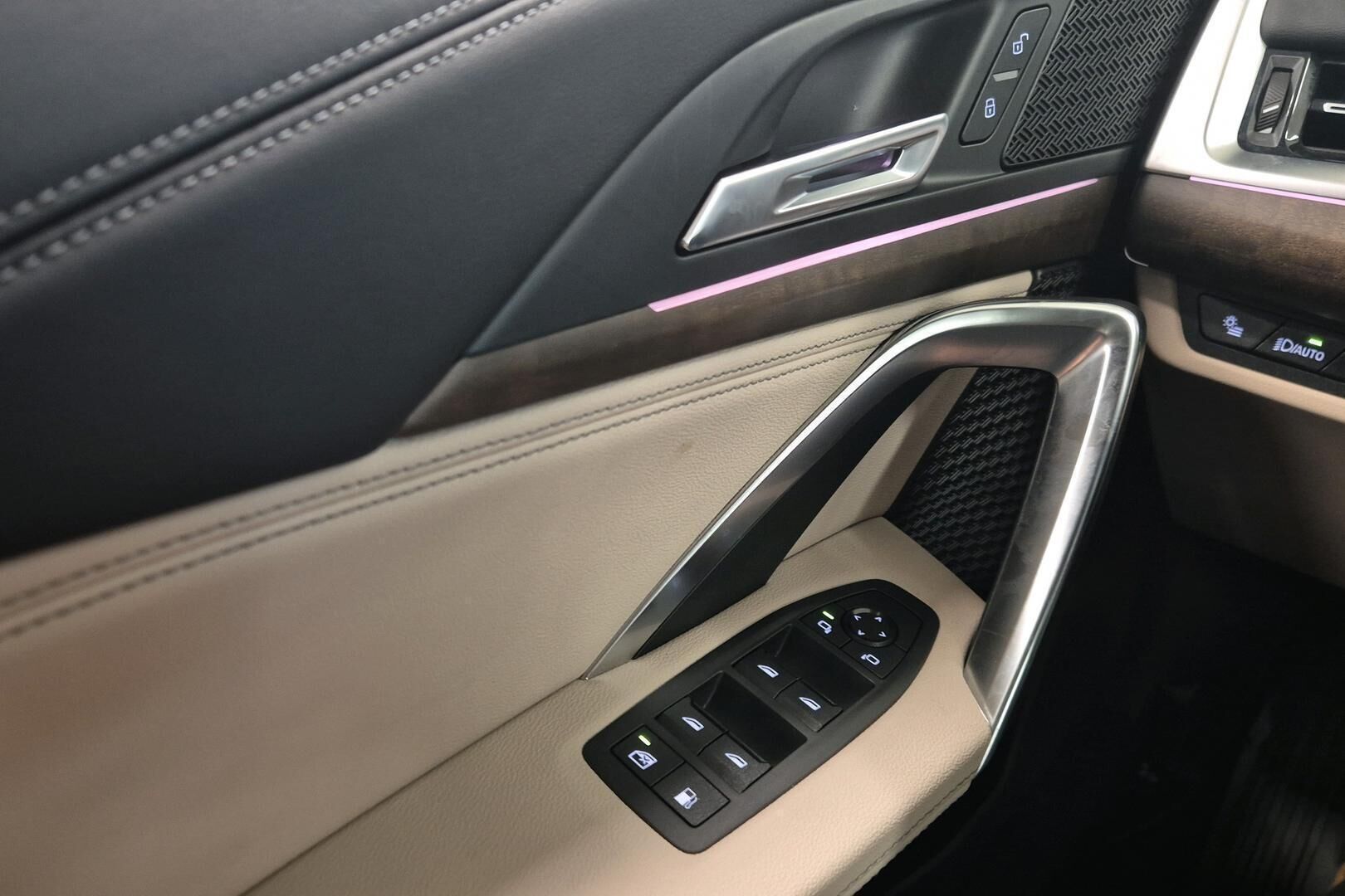BMW X1 iso kuva 18