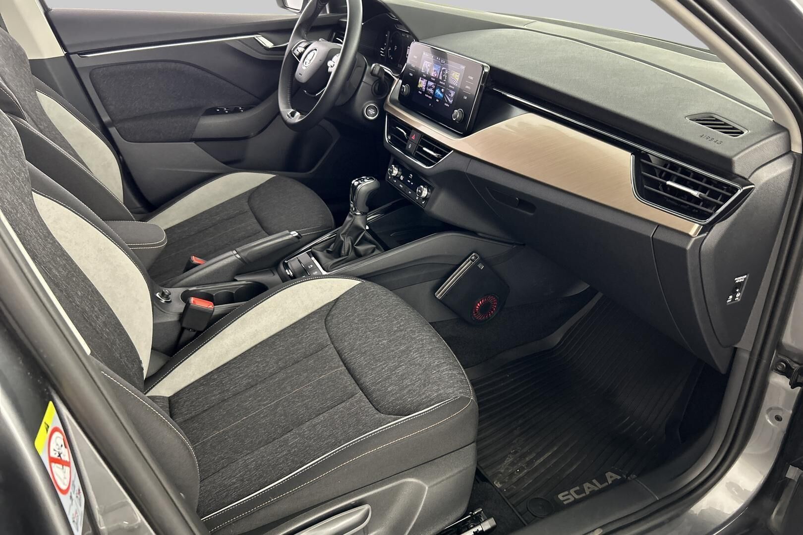 Skoda Scala iso kuva 11