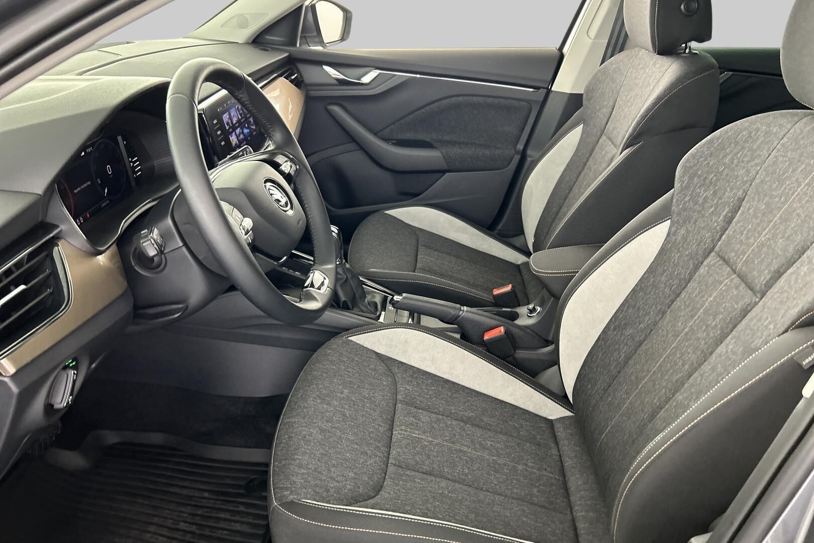 Skoda Scala iso kuva 8