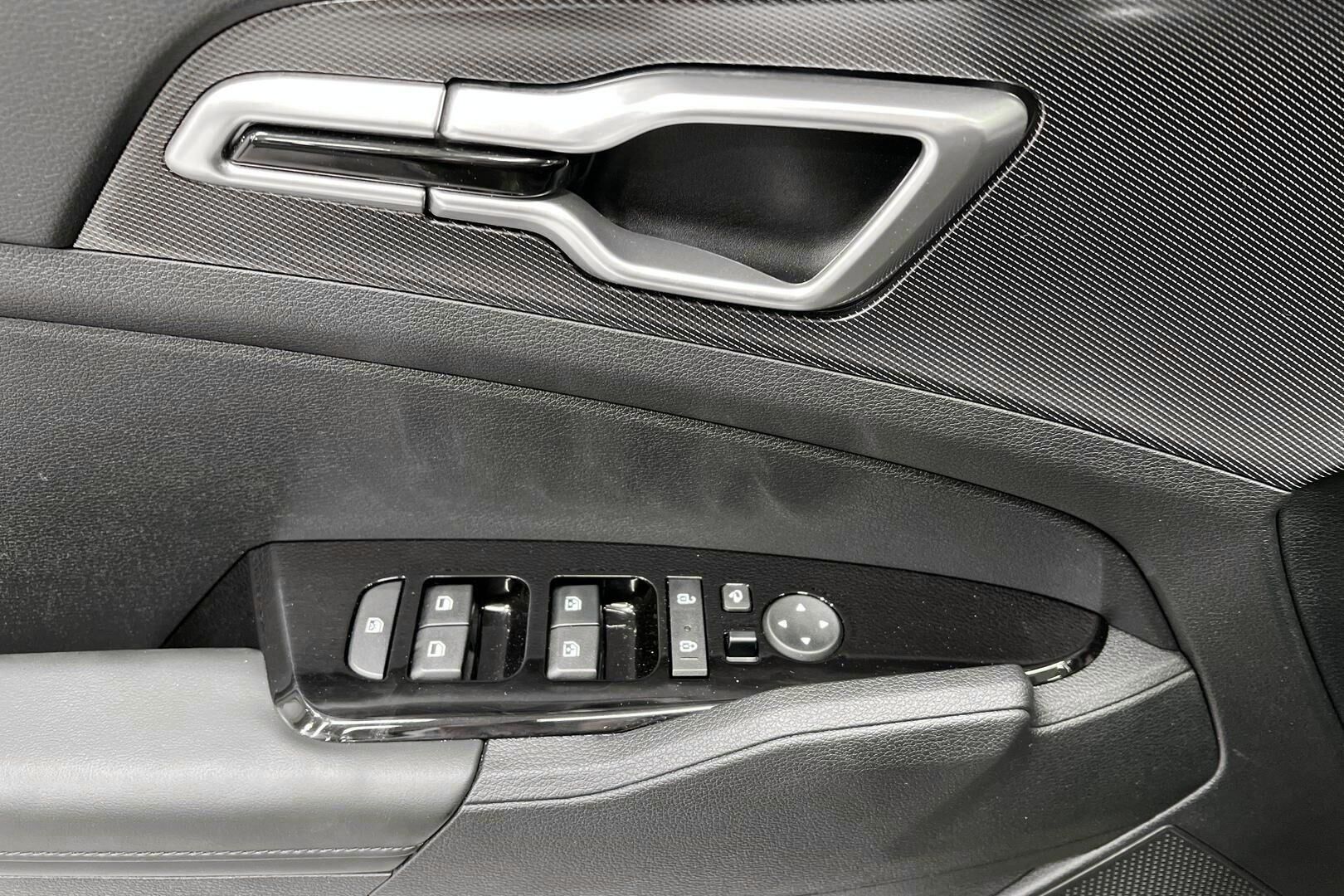 Kia Sportage iso kuva 21