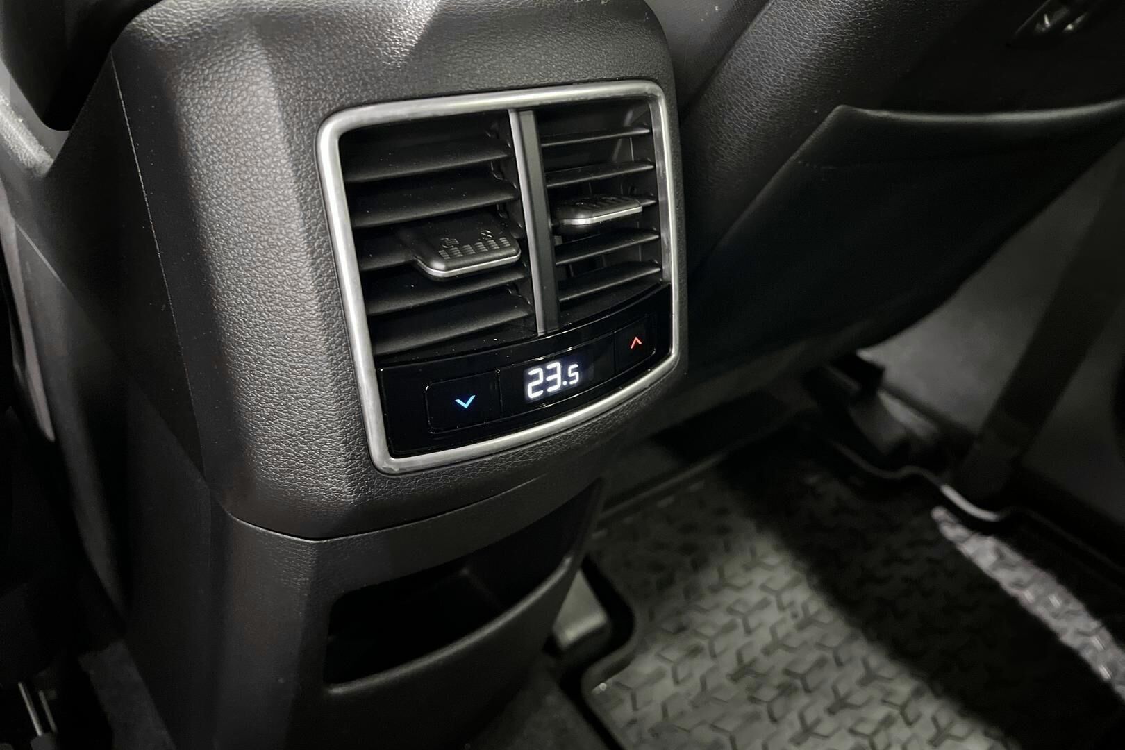 Kia Sportage iso kuva 22