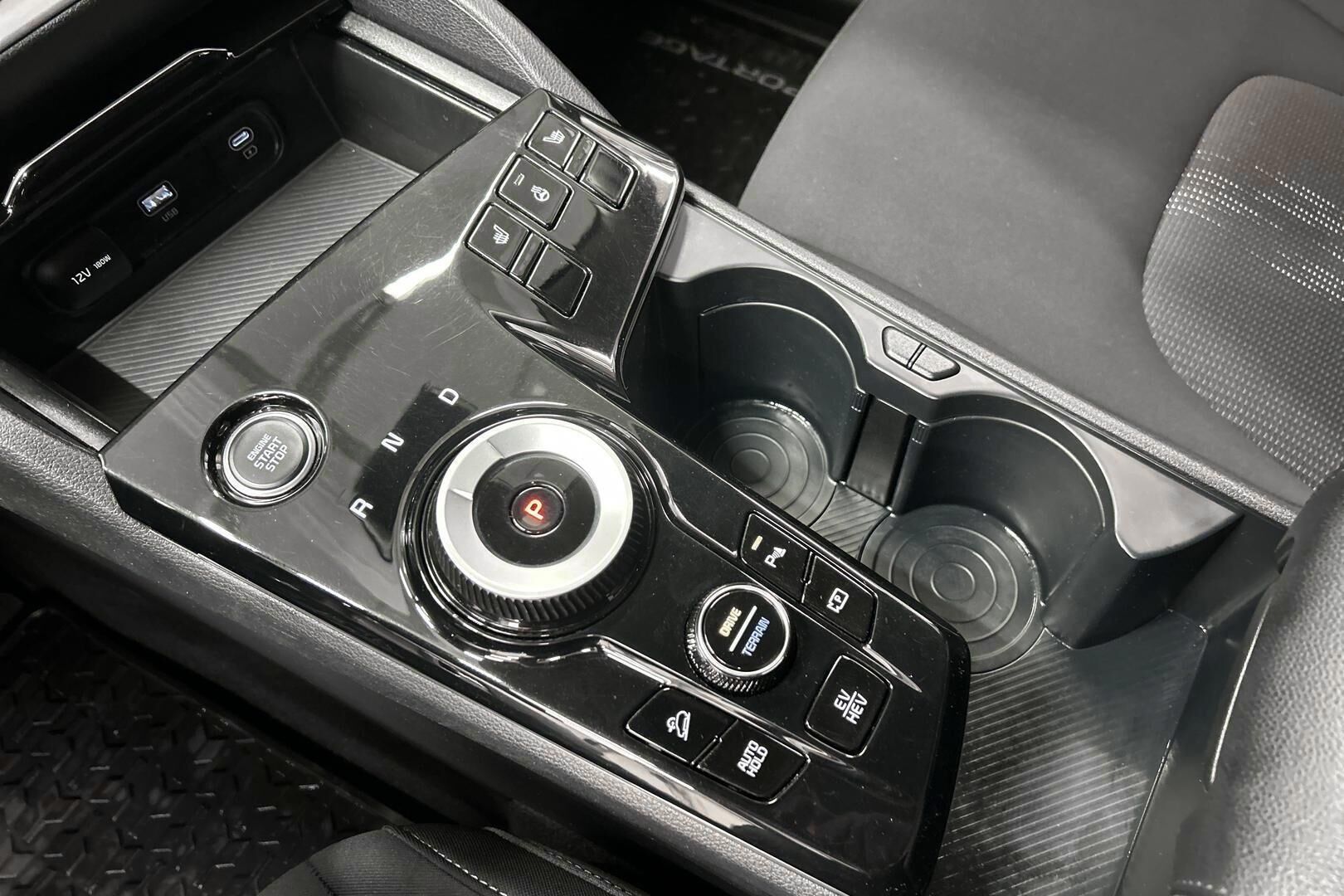 Kia Sportage iso kuva 24