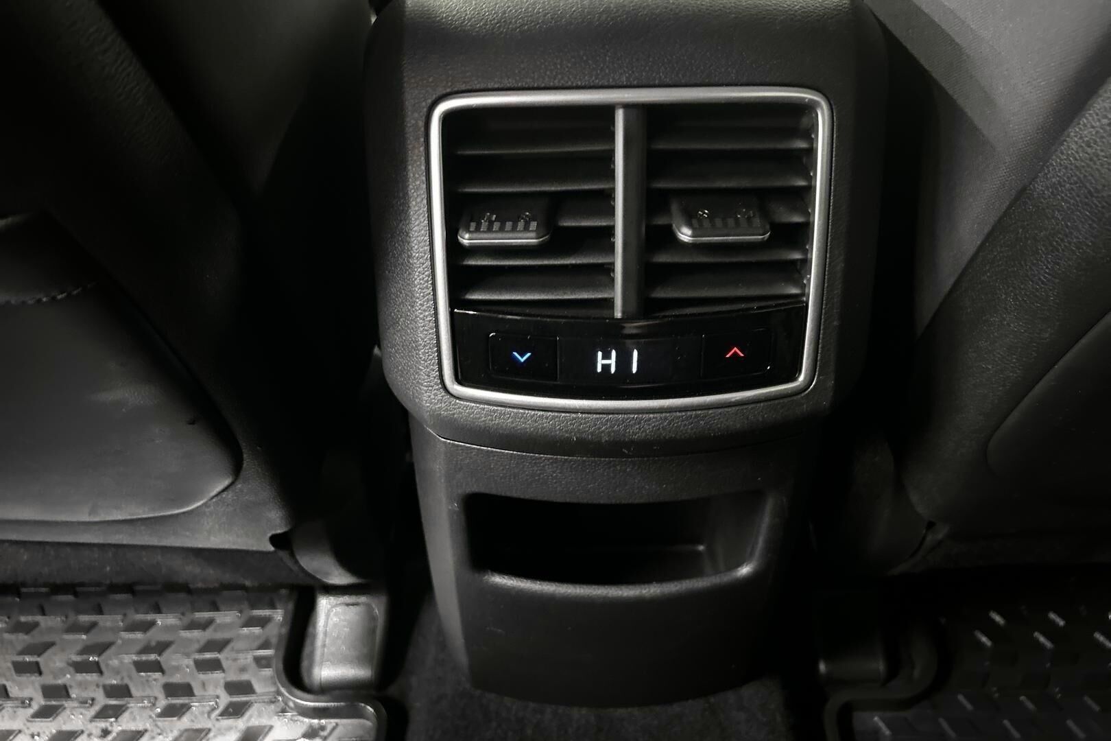 Kia Sportage iso kuva 17