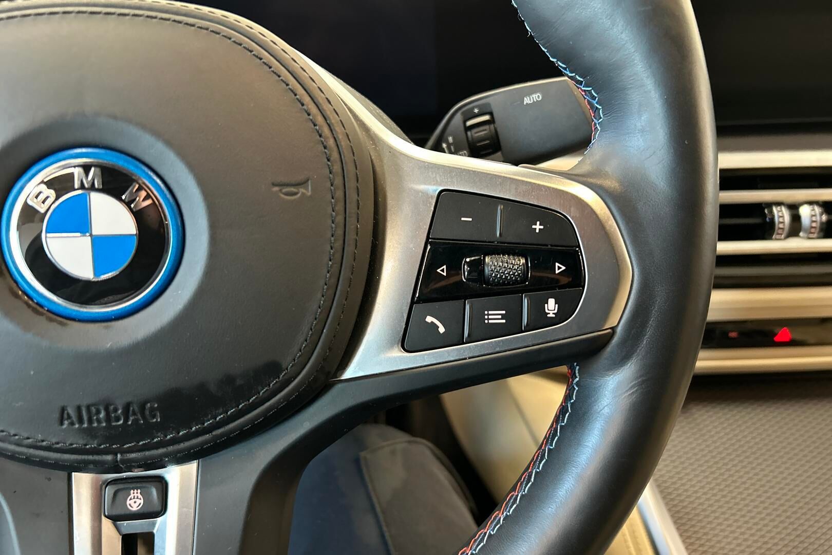 BMW i4 iso kuva 16