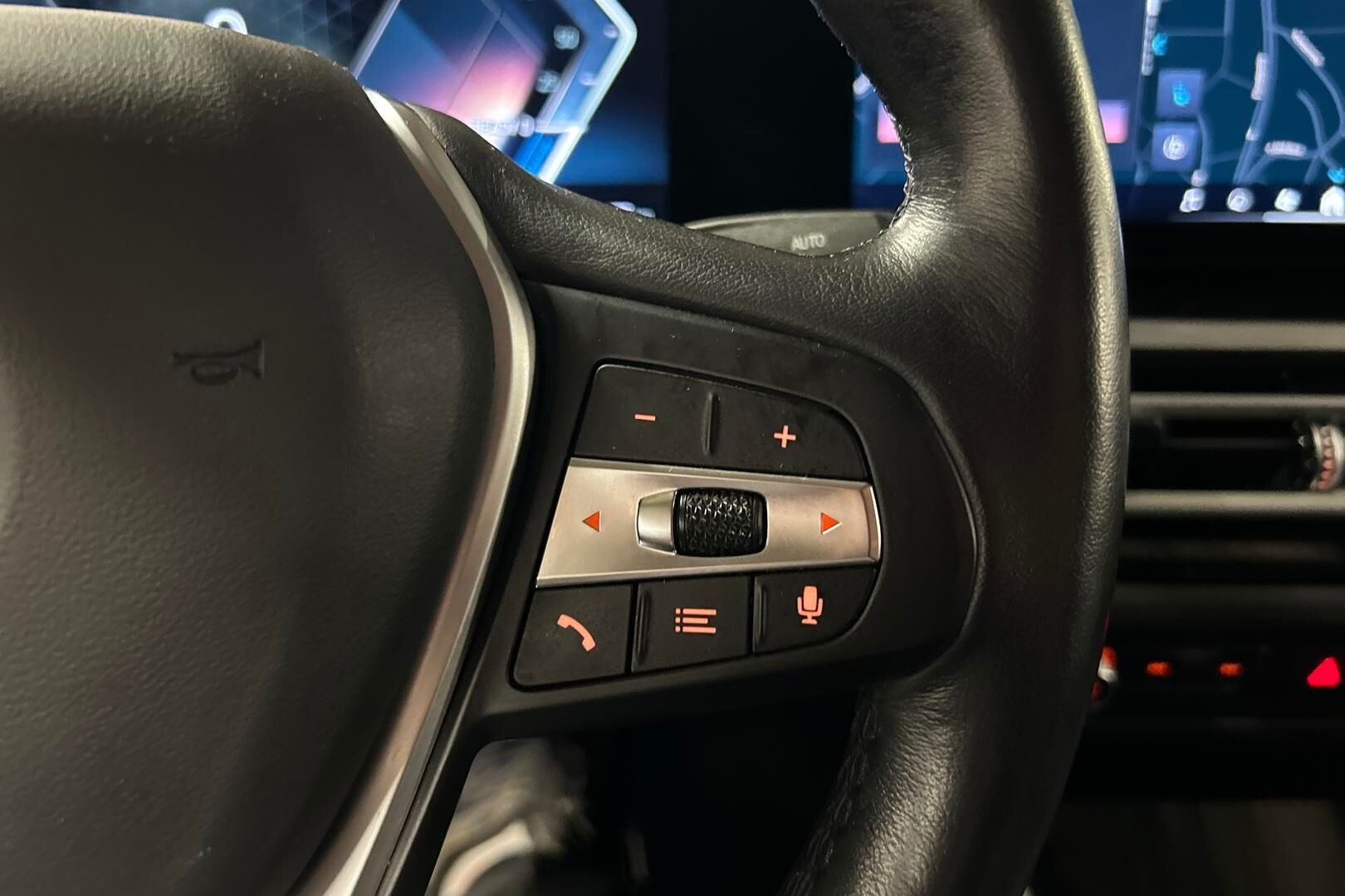 BMW i4 iso kuva 17