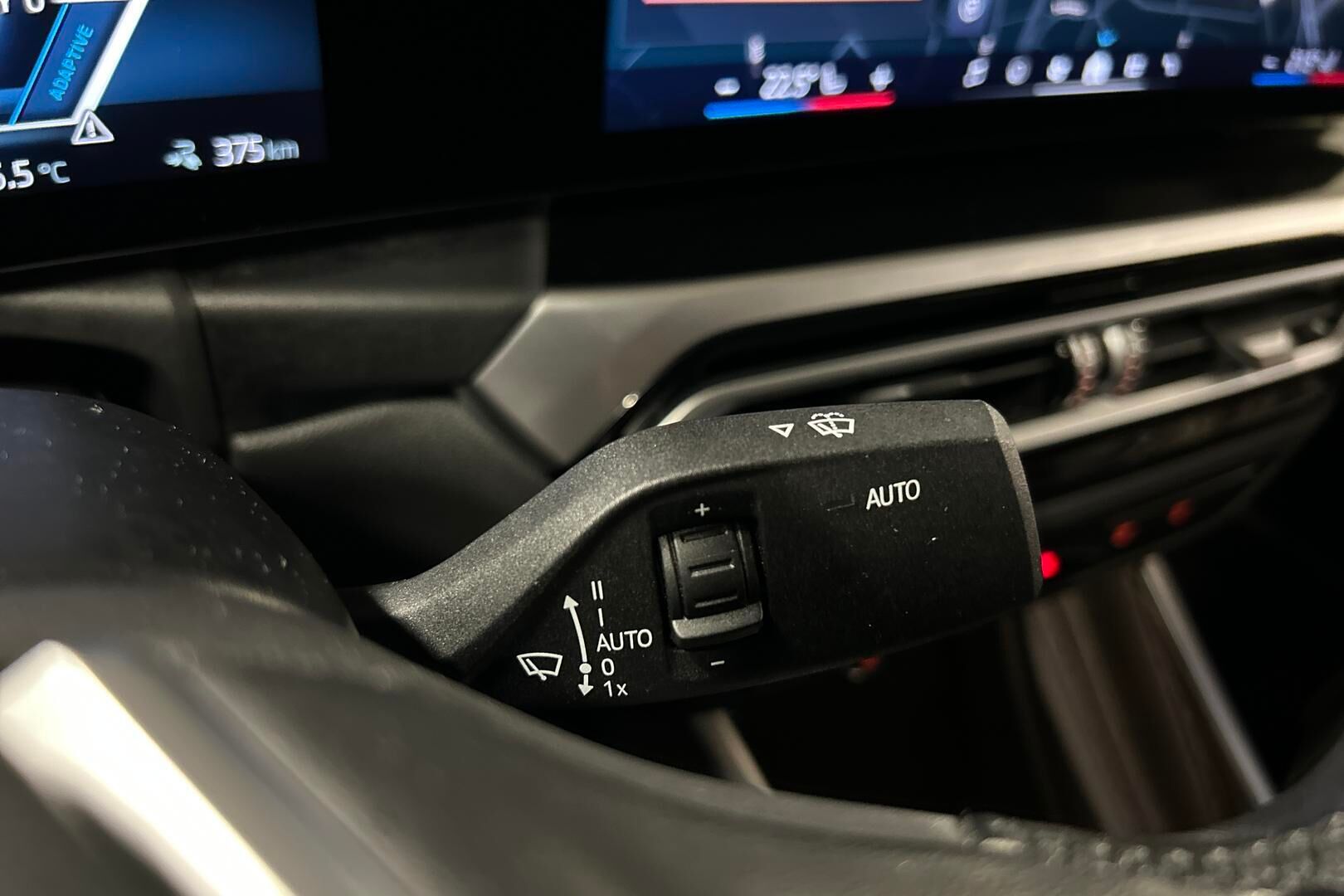BMW i4 iso kuva 19
