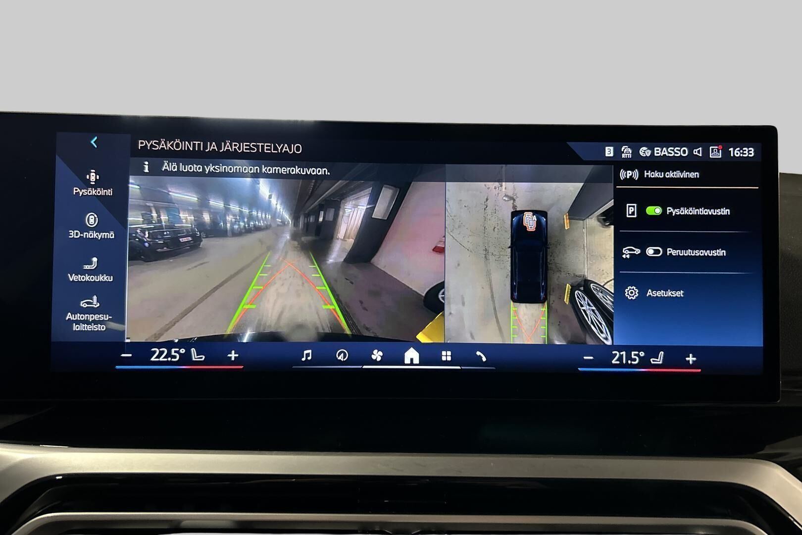 BMW i4 iso kuva 30
