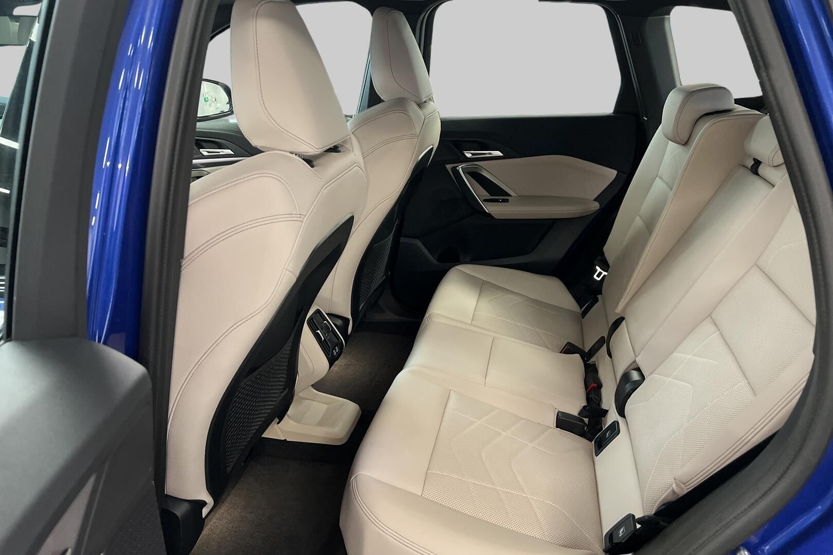 BMW X1 iso kuva 8
