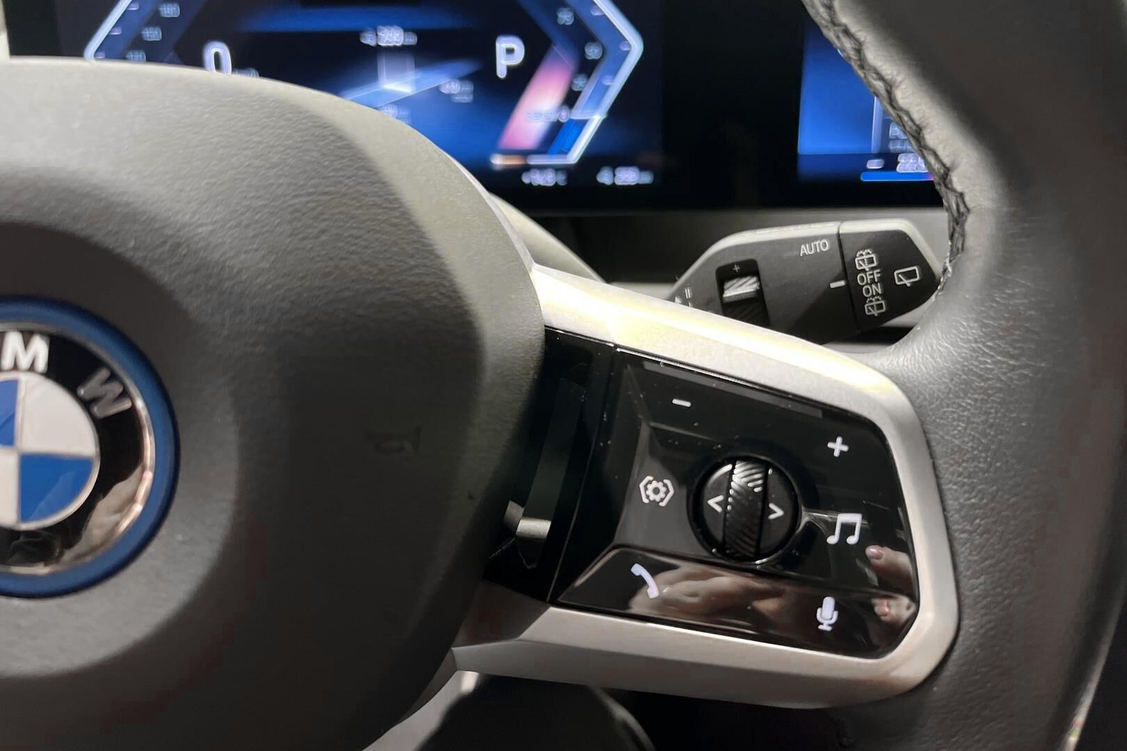BMW IX iso kuva 17