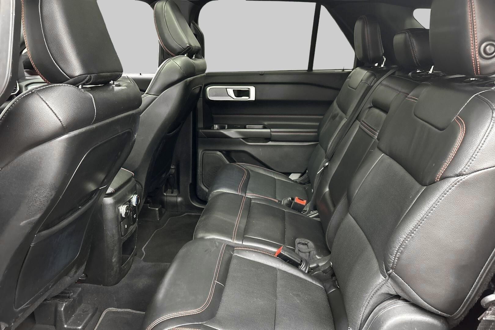 Ford Explorer iso kuva 9