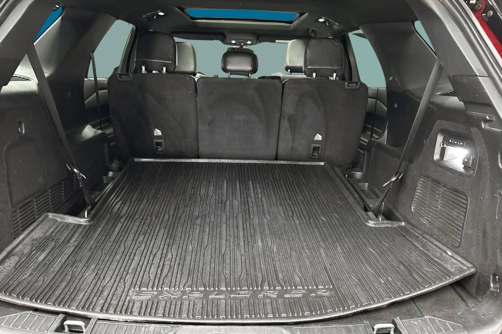 Ford Explorer iso kuva 10