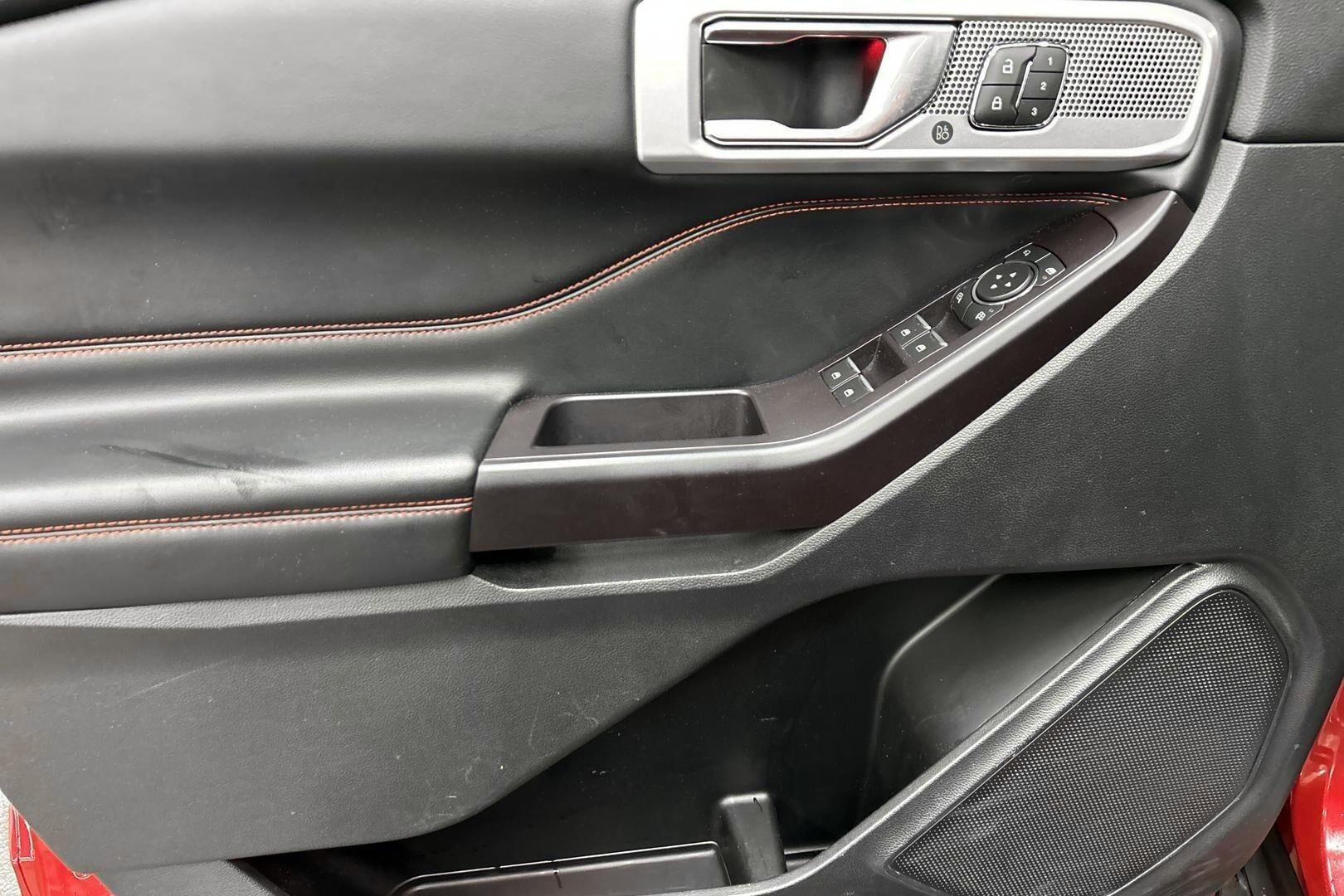 Ford Explorer iso kuva 12