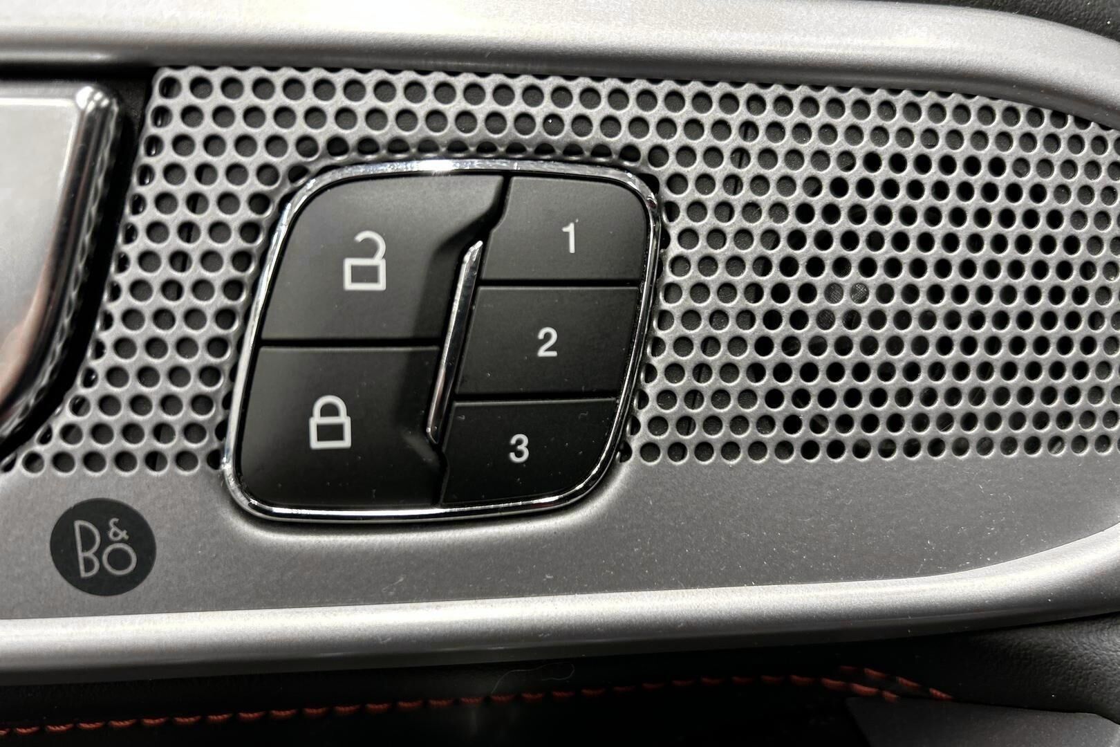 Ford Explorer iso kuva 13