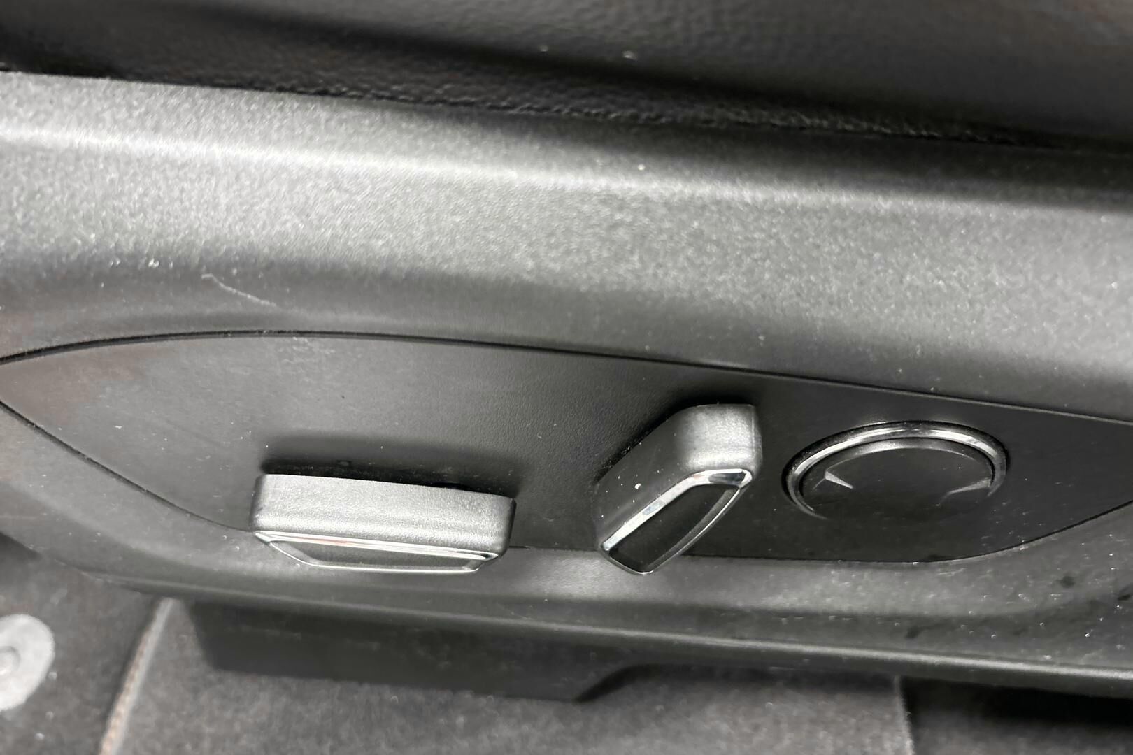 Ford Explorer iso kuva 14