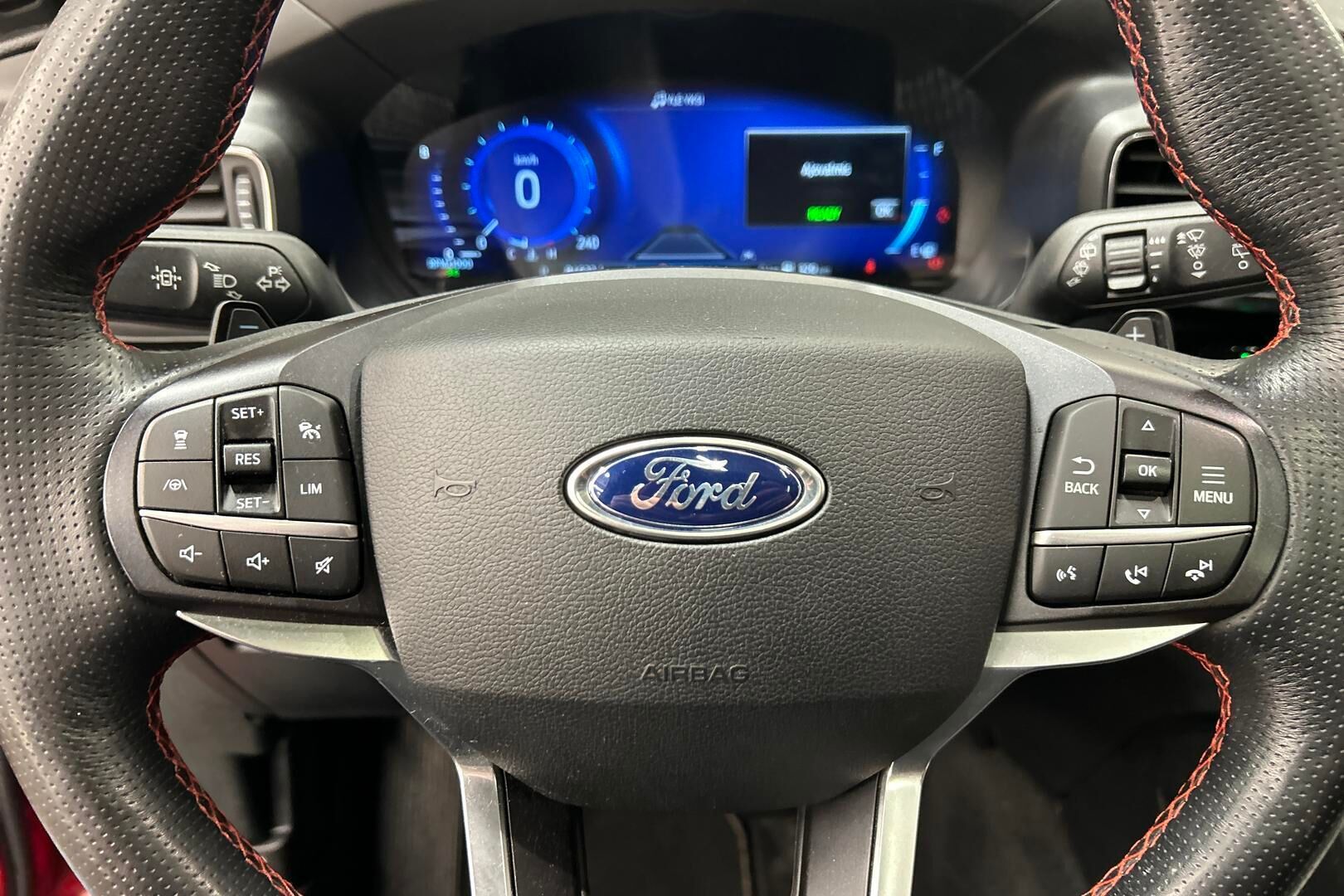 Ford Explorer iso kuva 17