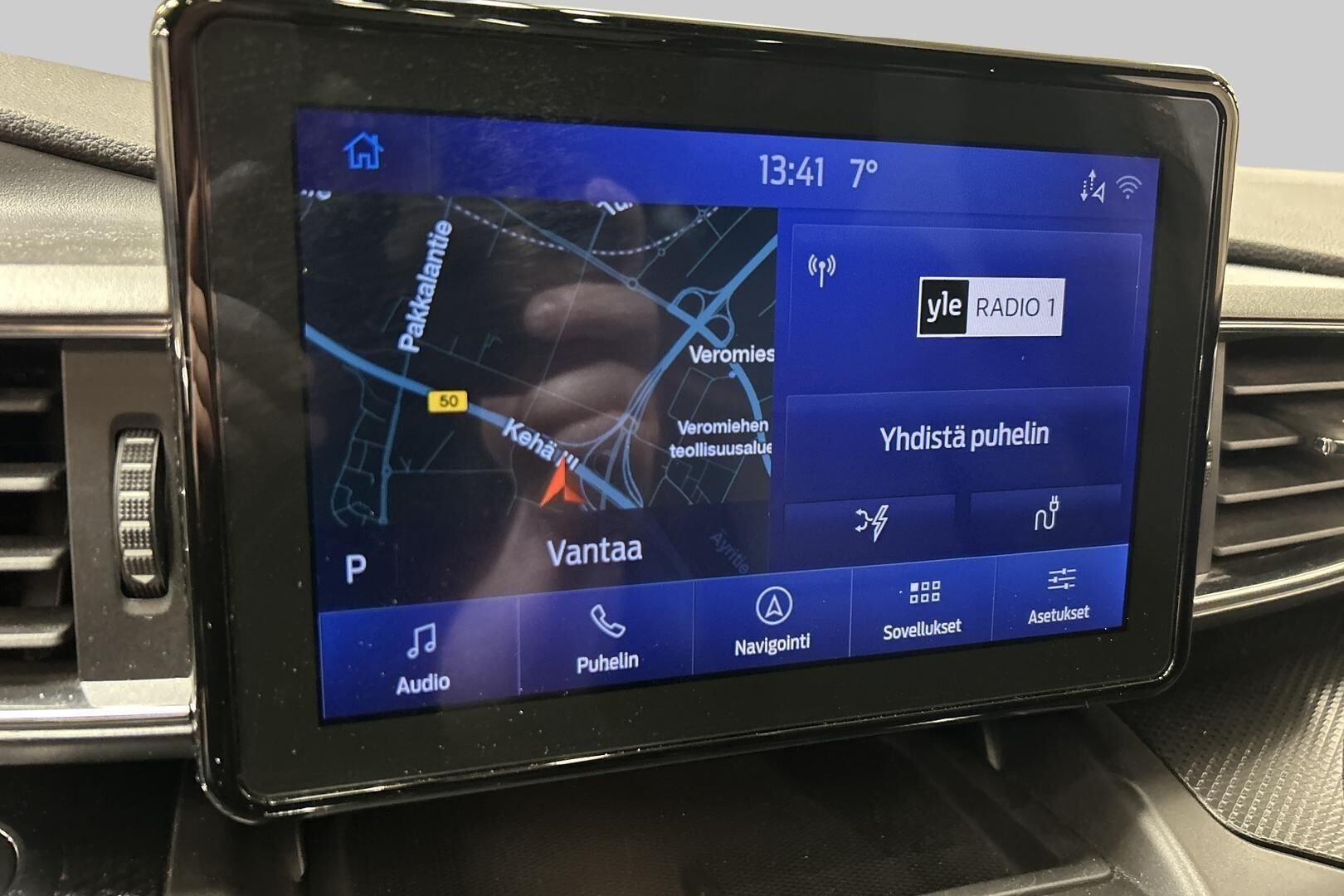 Ford Explorer iso kuva 18