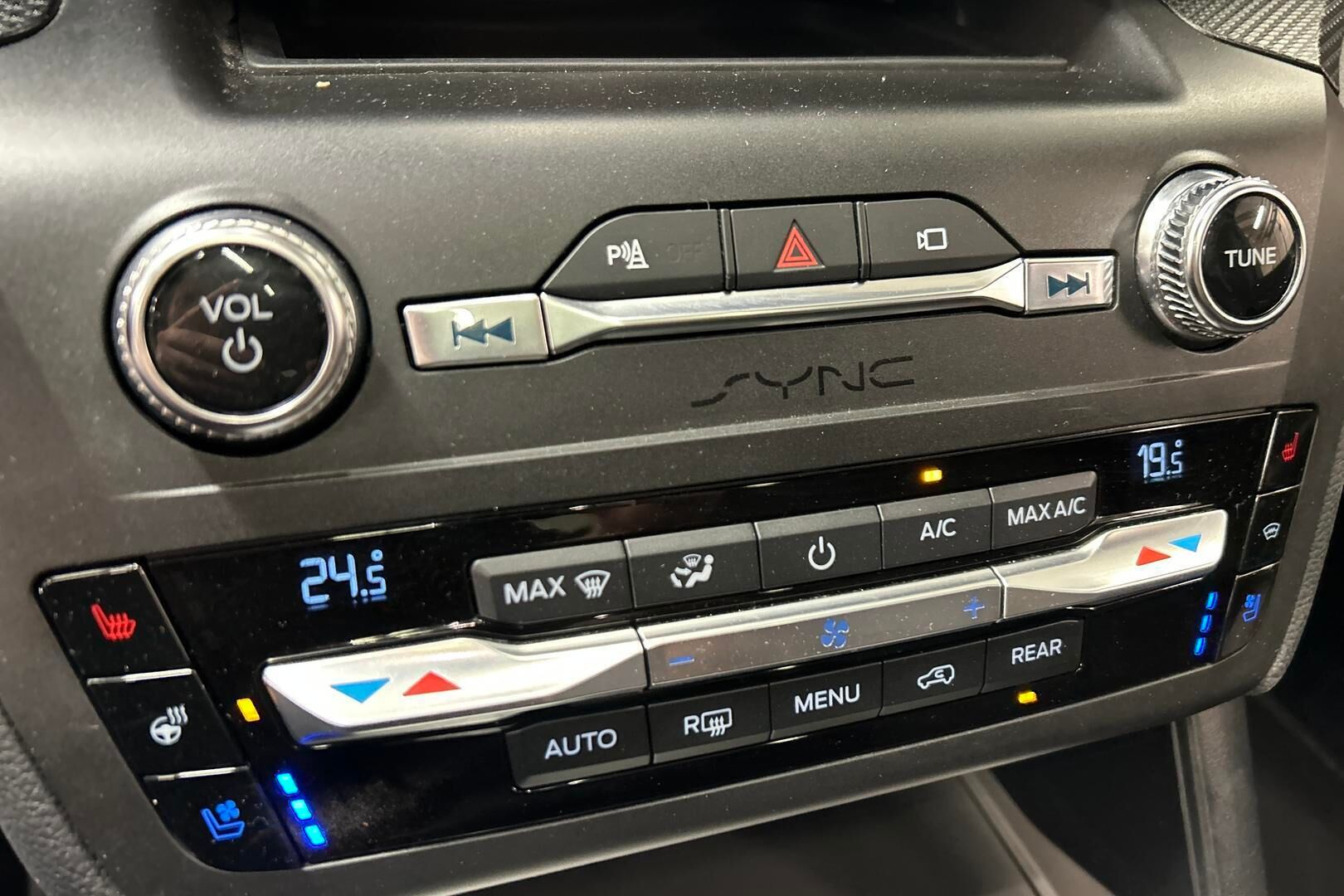 Ford Explorer iso kuva 19