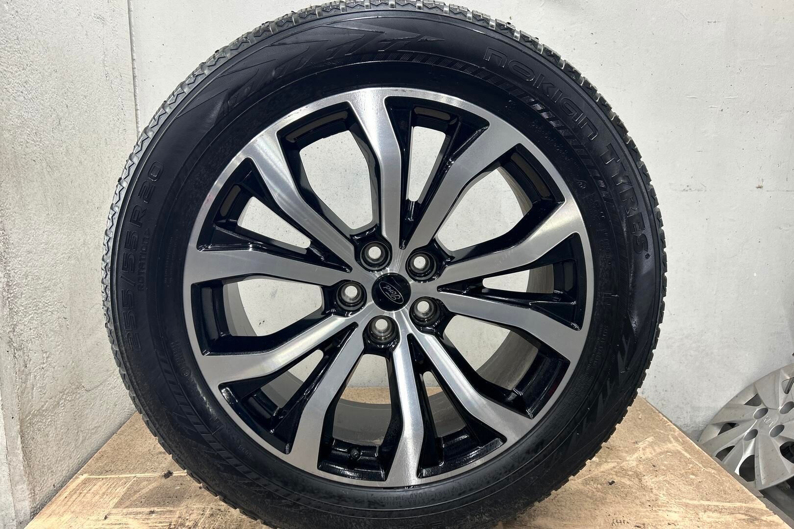 Ford Explorer iso kuva 20