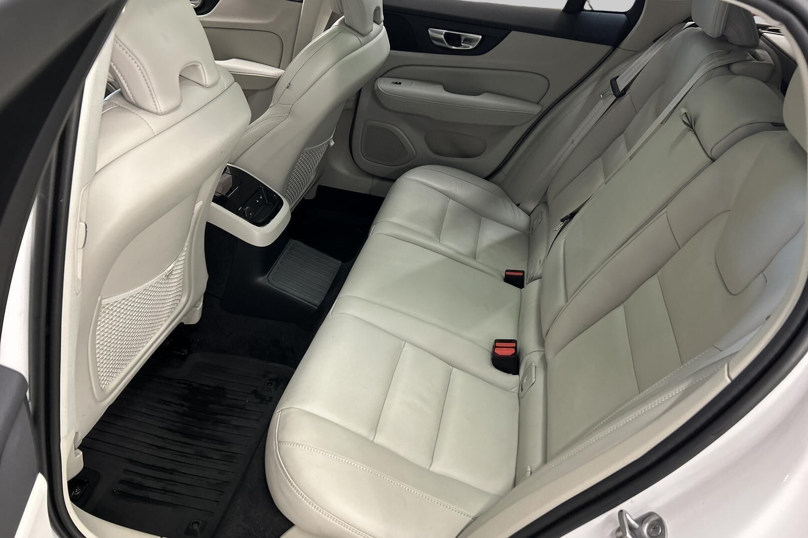 Volvo V60 iso kuva 10
