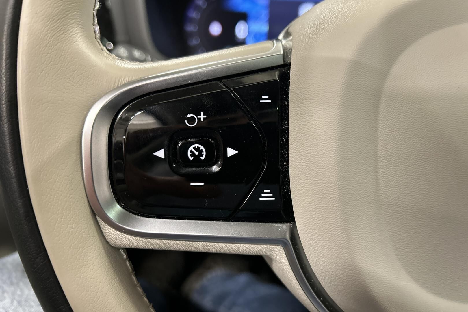 Volvo V60 iso kuva 19