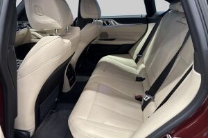 BMW i4 esikatselu 10