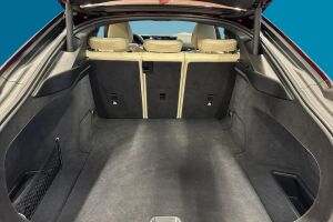 BMW i4 esikatselu 12