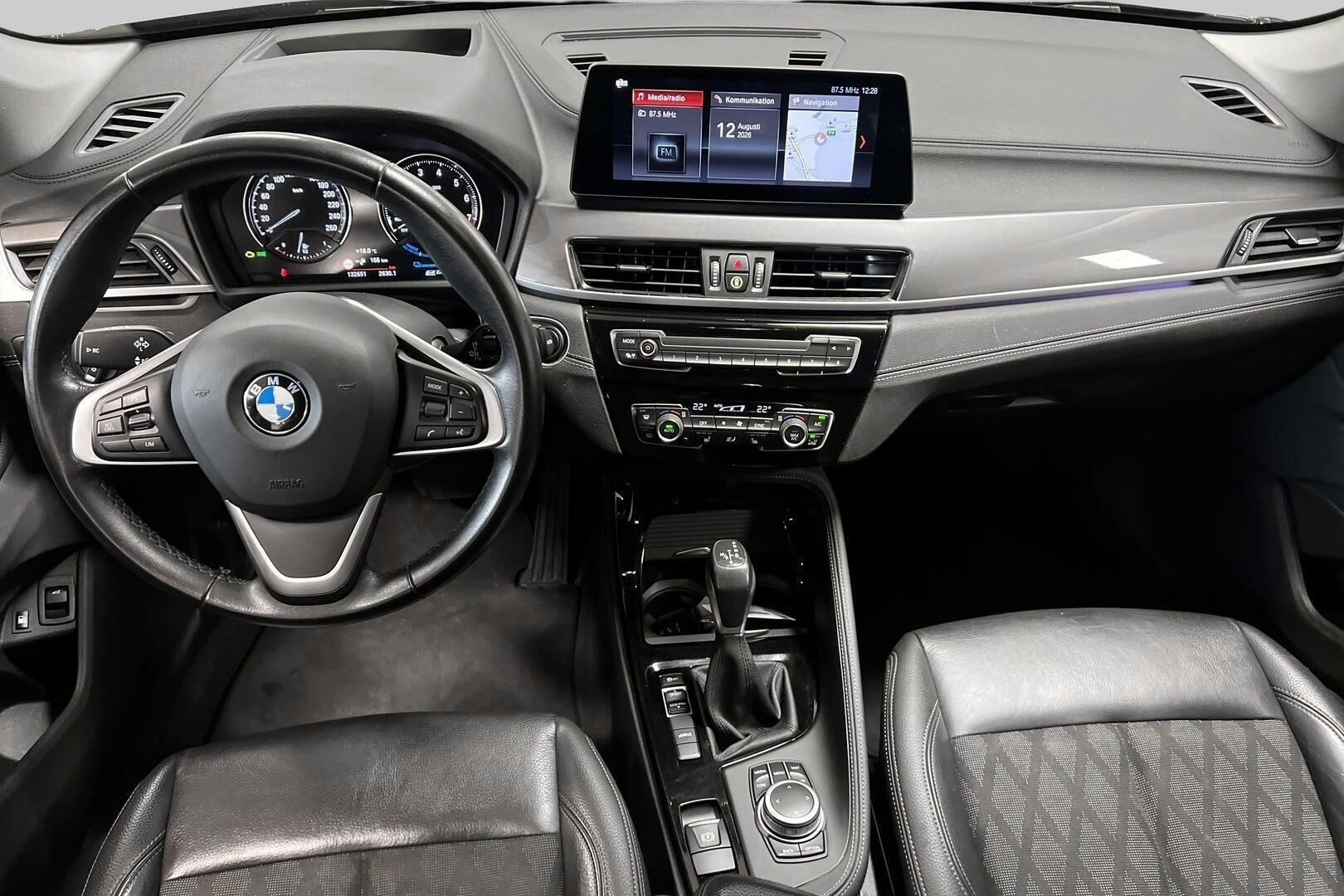 BMW X1 iso kuva 11