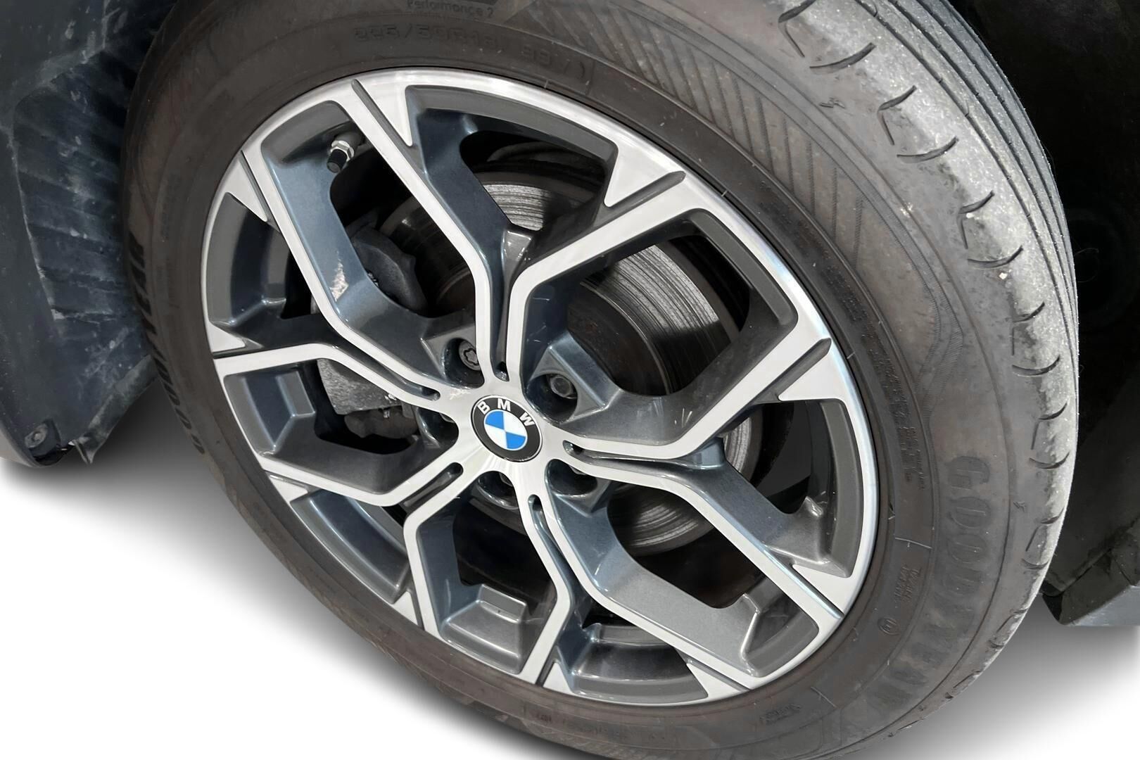 BMW X1 iso kuva 13