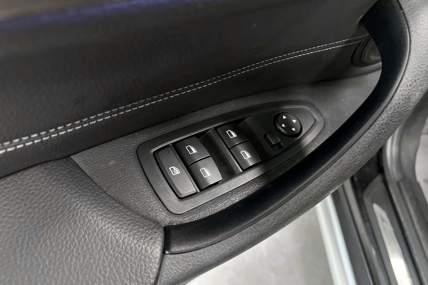 BMW X1 iso kuva 16