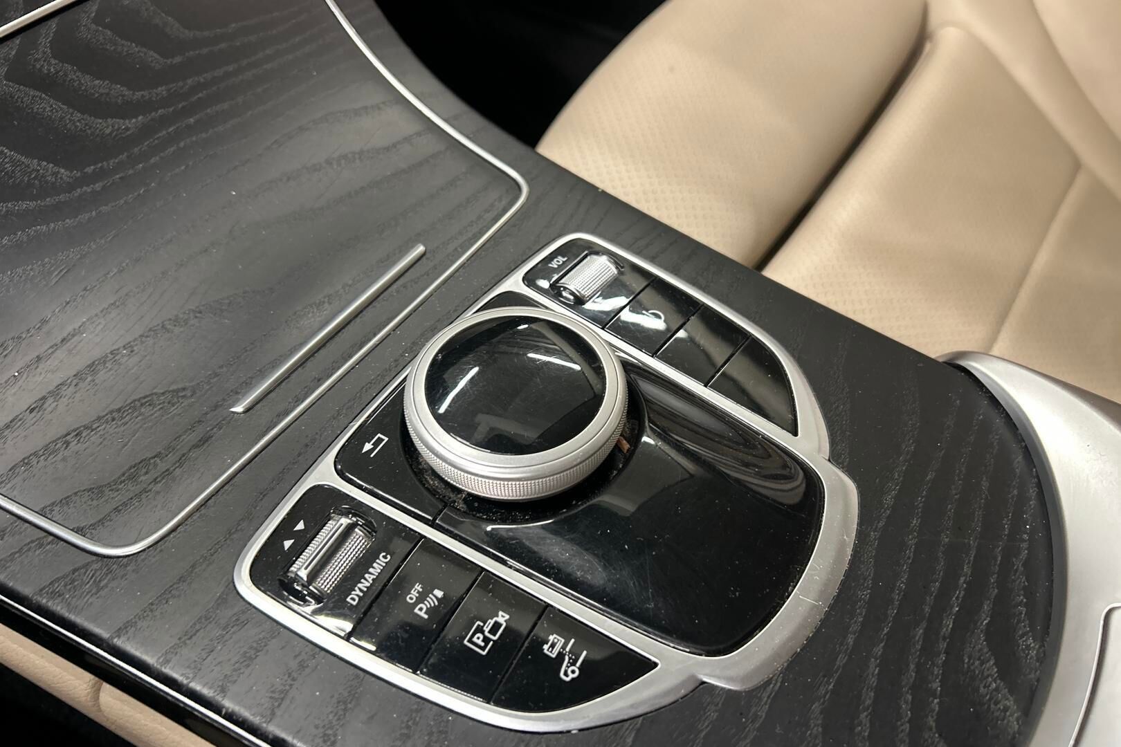 Mercedes-Benz C iso kuva 17