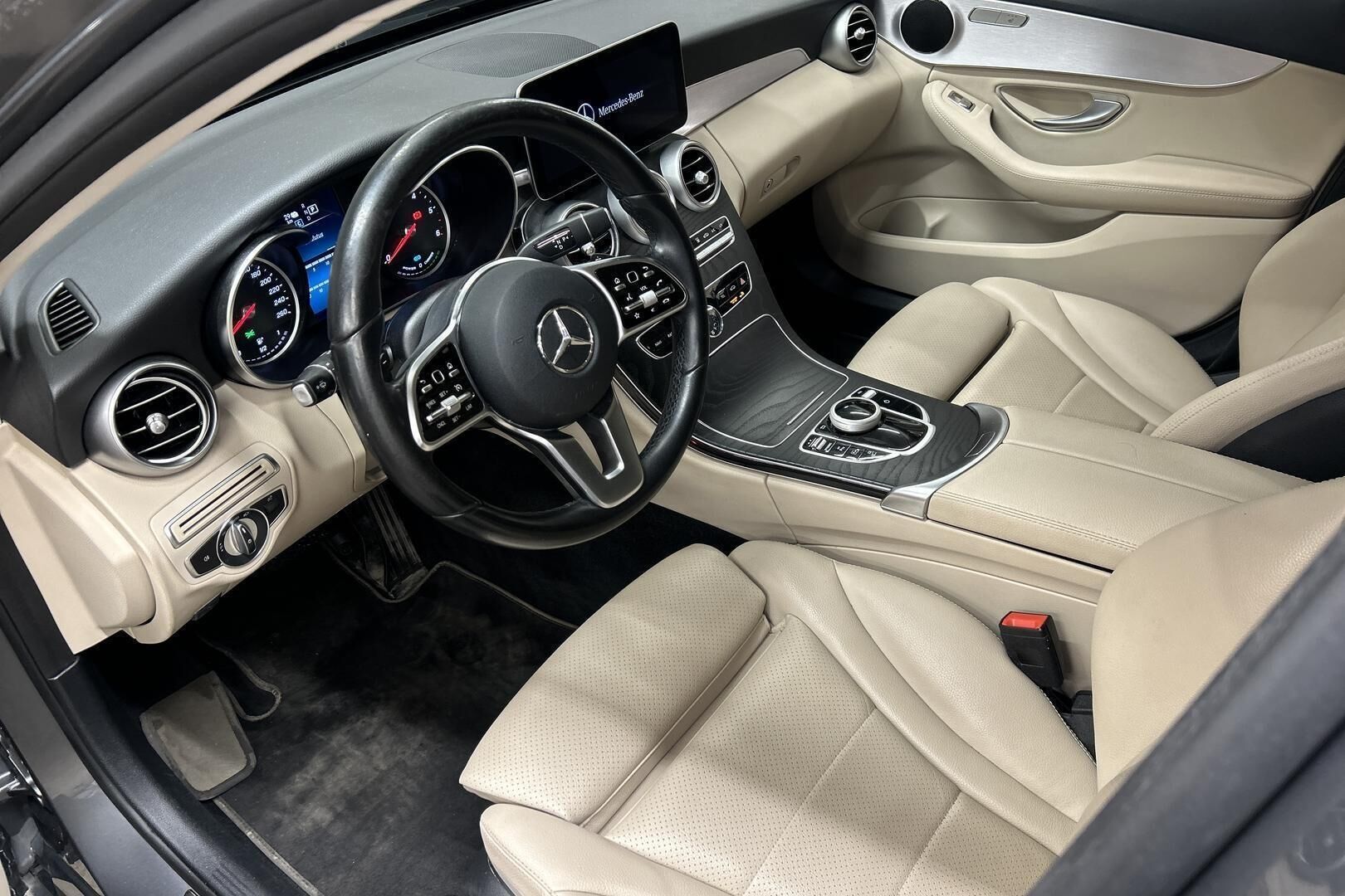 Mercedes-Benz C iso kuva 9