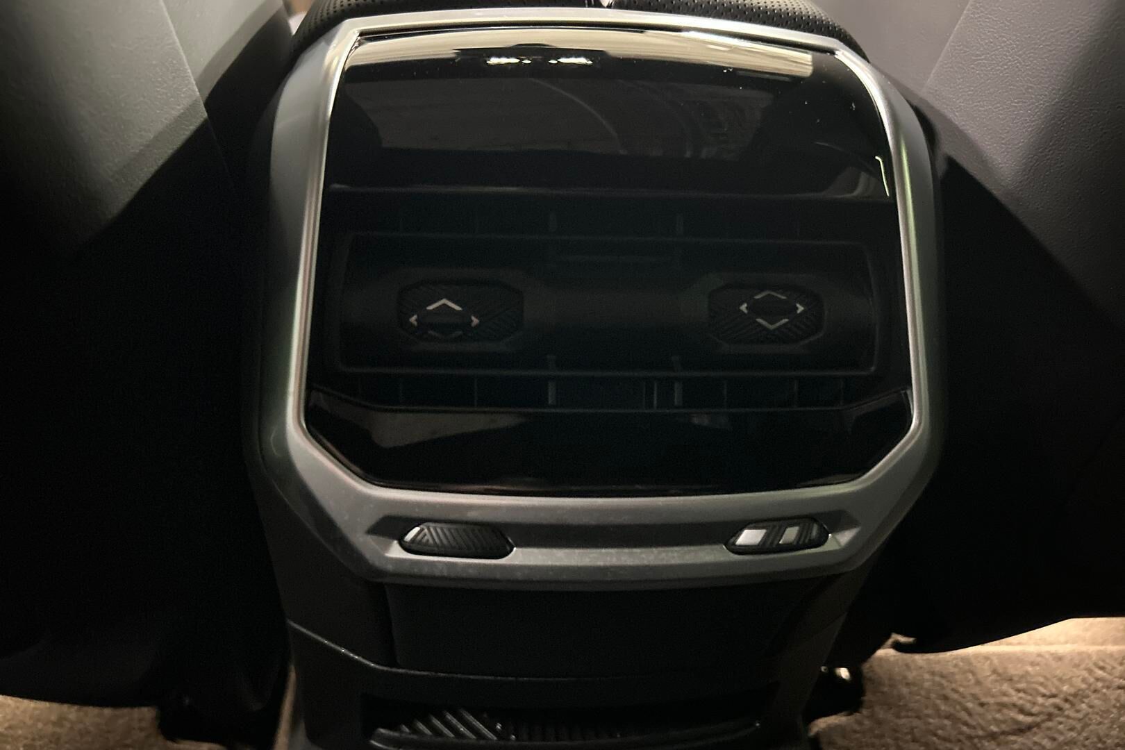 BMW i7 iso kuva 30