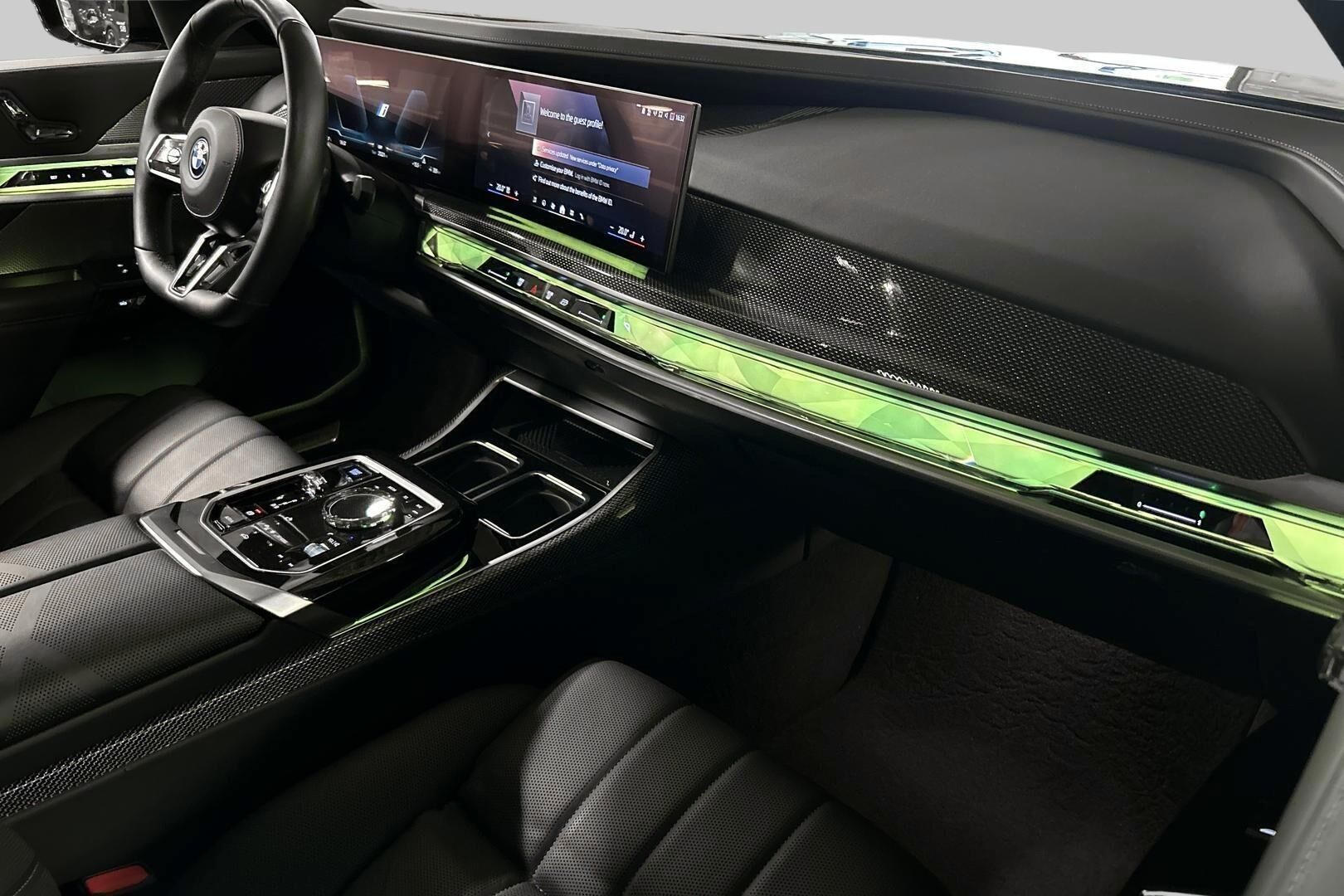 BMW i7 iso kuva 36