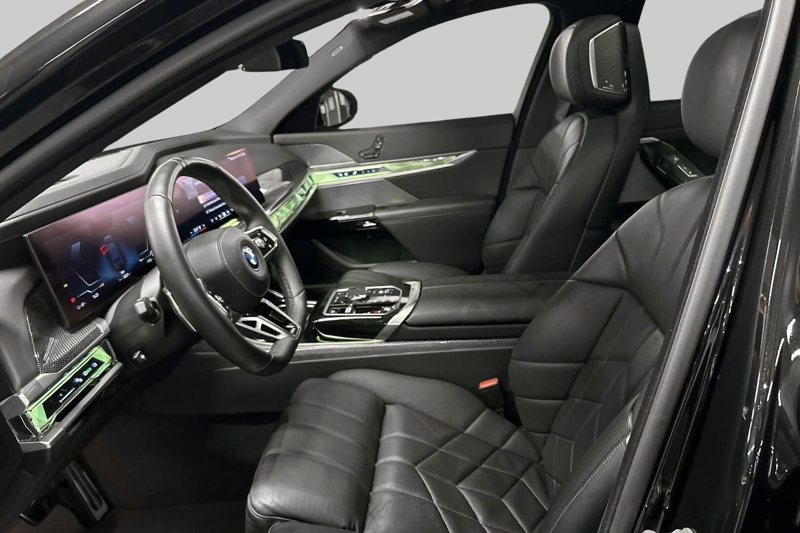 BMW i7 iso kuva 8