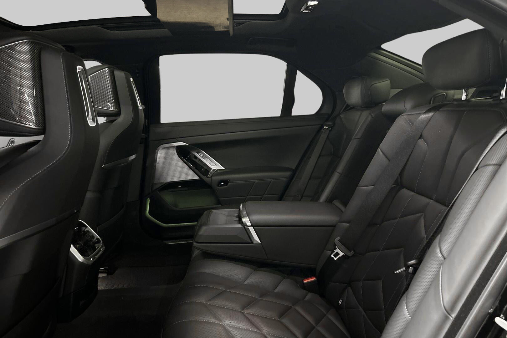 BMW i7 iso kuva 9